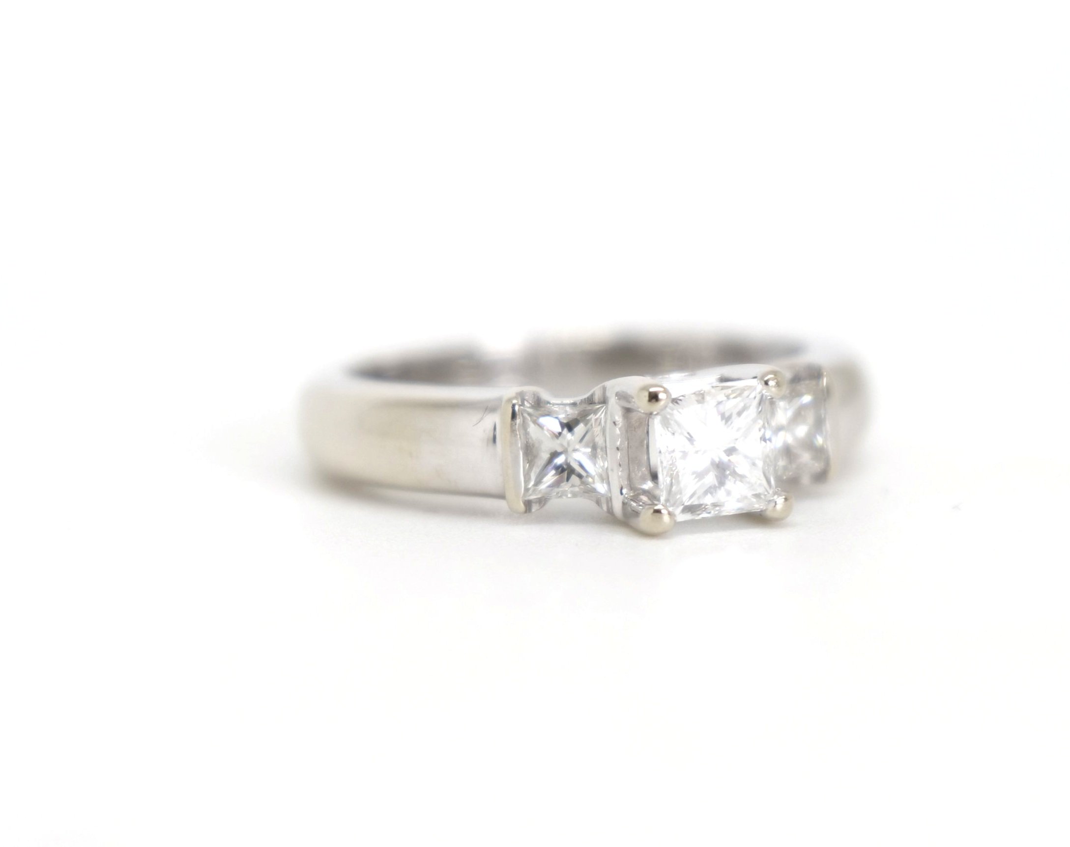 Classic 18ct gold princess cut diamond trilogy ring, set with three princess cut diamonds. Centre diamond approximately 0.64ct, diamonds to each side approximately 0.23cts each.