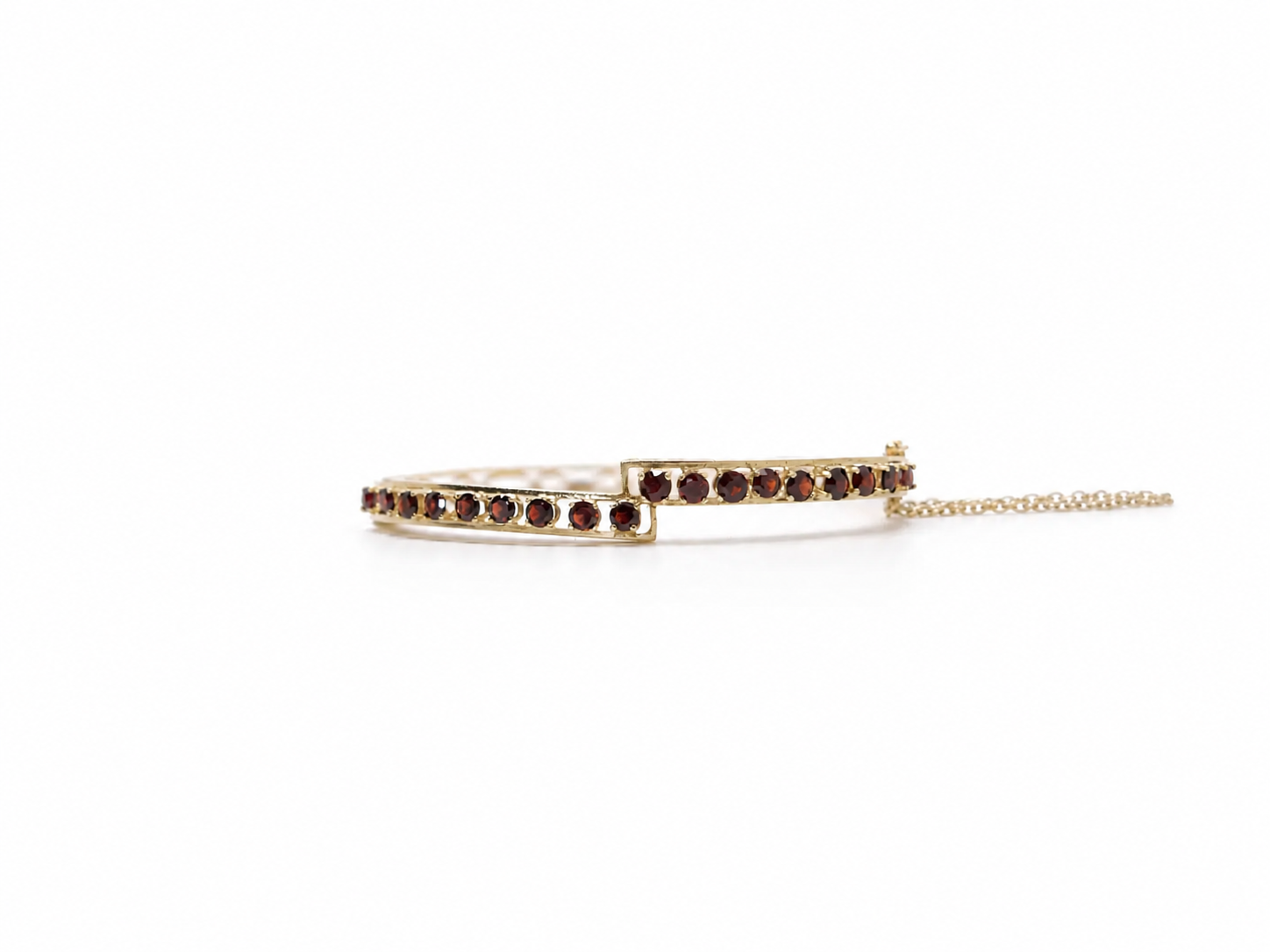 Vintage 14ct yellow gold garnet bangle