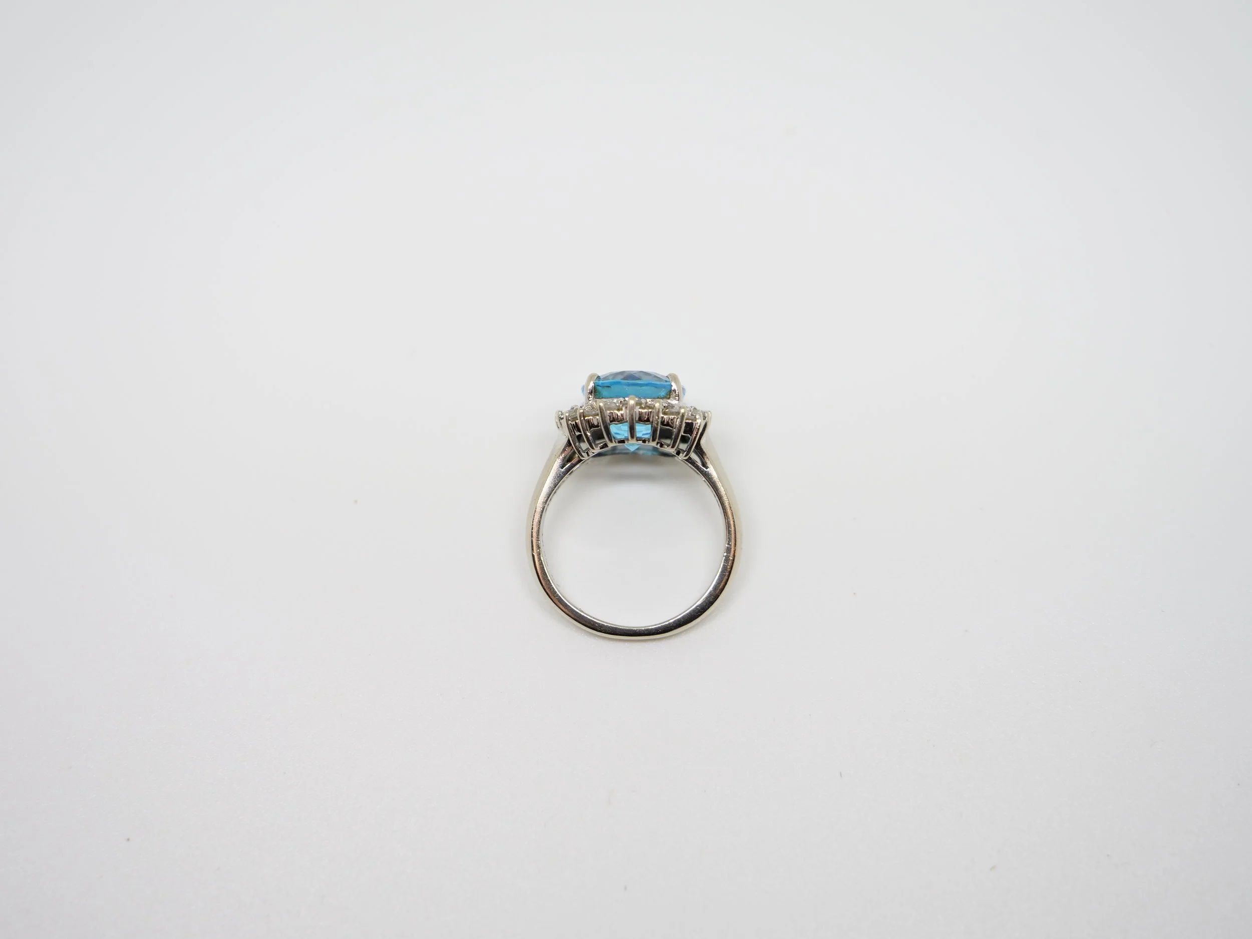 Stunning blue topaz and diamond cocktail ring in heavy 9ct gold, set with a central oval cut blue topaz surrounded by 0.5ct of sparkly diamonds.