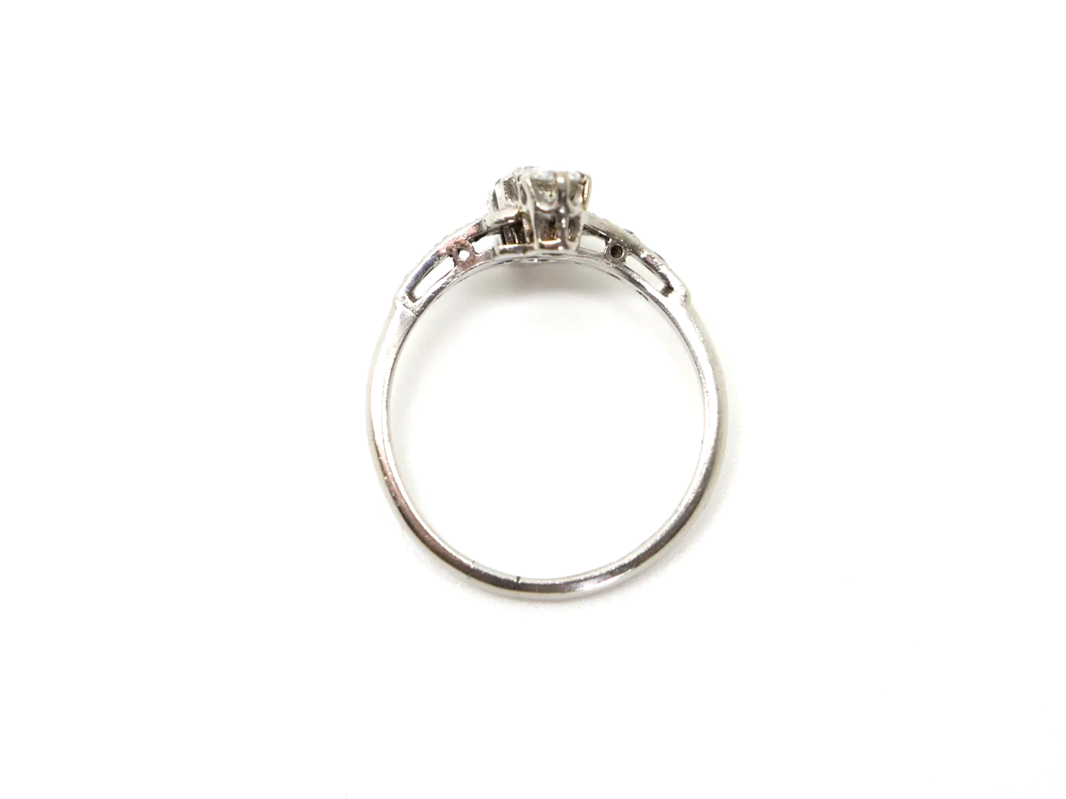 Beautiful platinum Art Deco ring, set with three central diamonds, with further small diamonds set into this unusual design.
