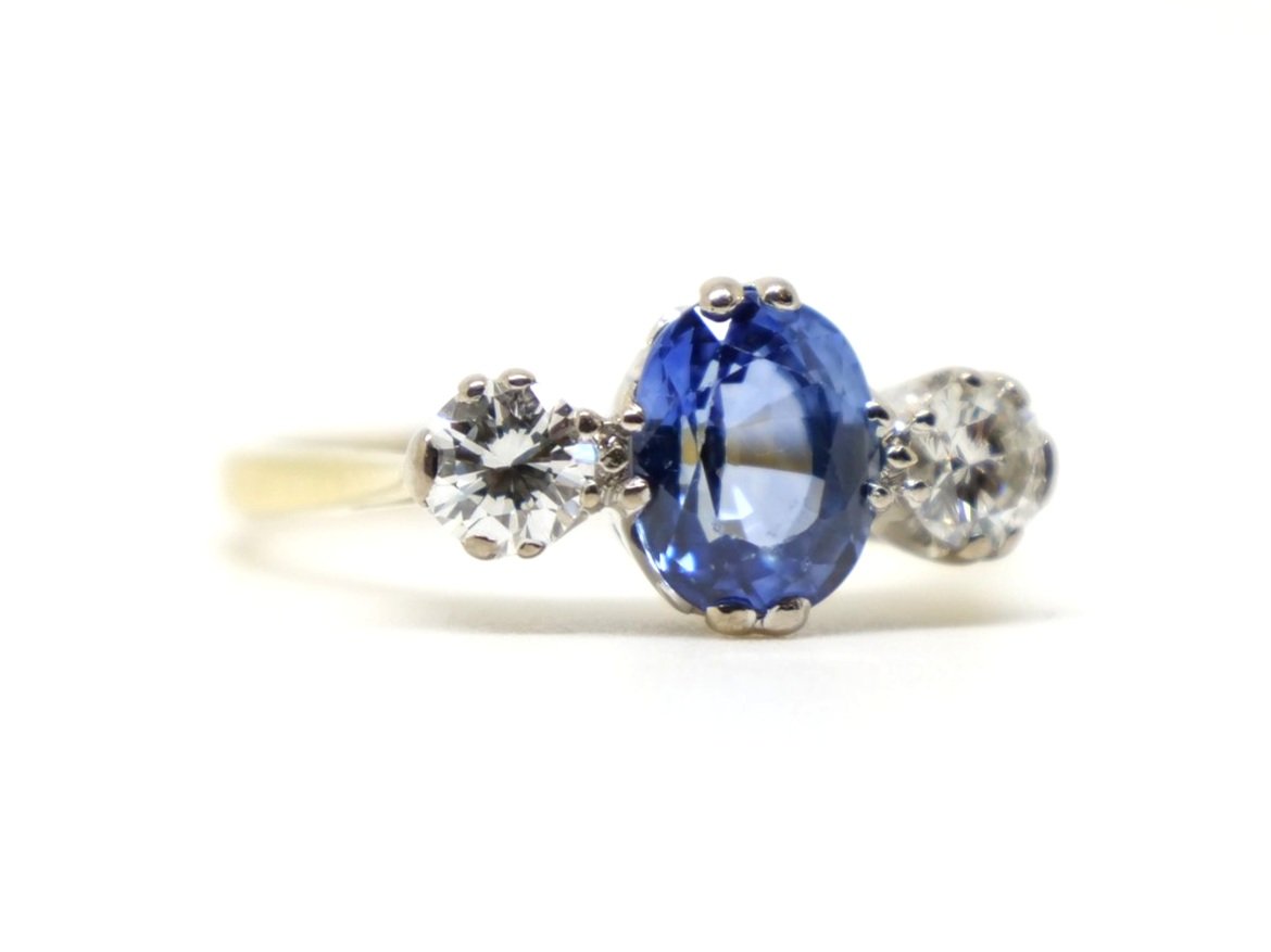 Stunning vintage 18ct gold sapphire and diamond ring, set with an oval cut sapphire with a diamond to each side.