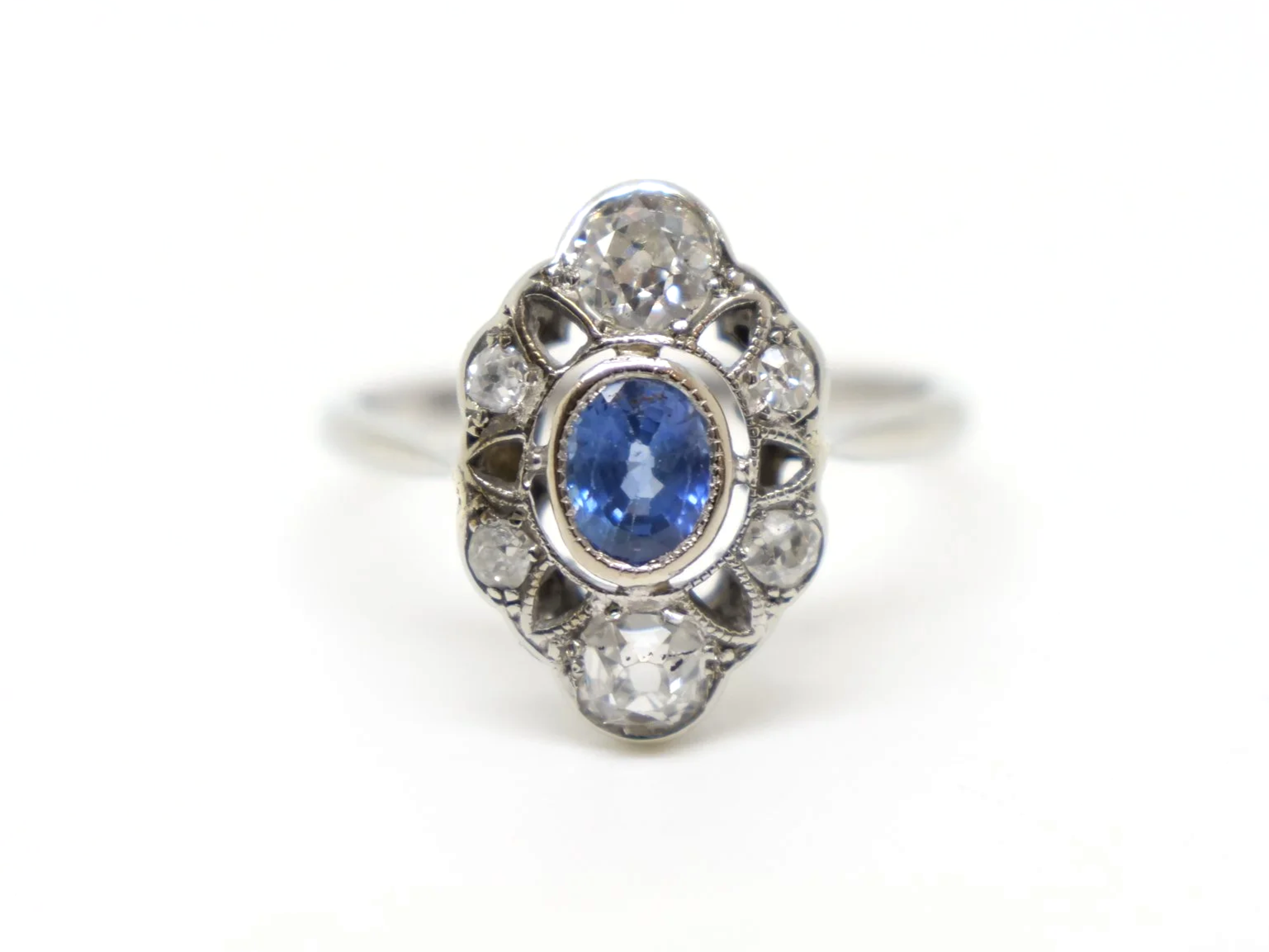 Gorgeous Art Deco 18ct gold sapphire an diamond ring, set with a lovely oval cut blue sapphire and with an old cut diamond set both to the top and bottom. Four further diamonds set to each side.