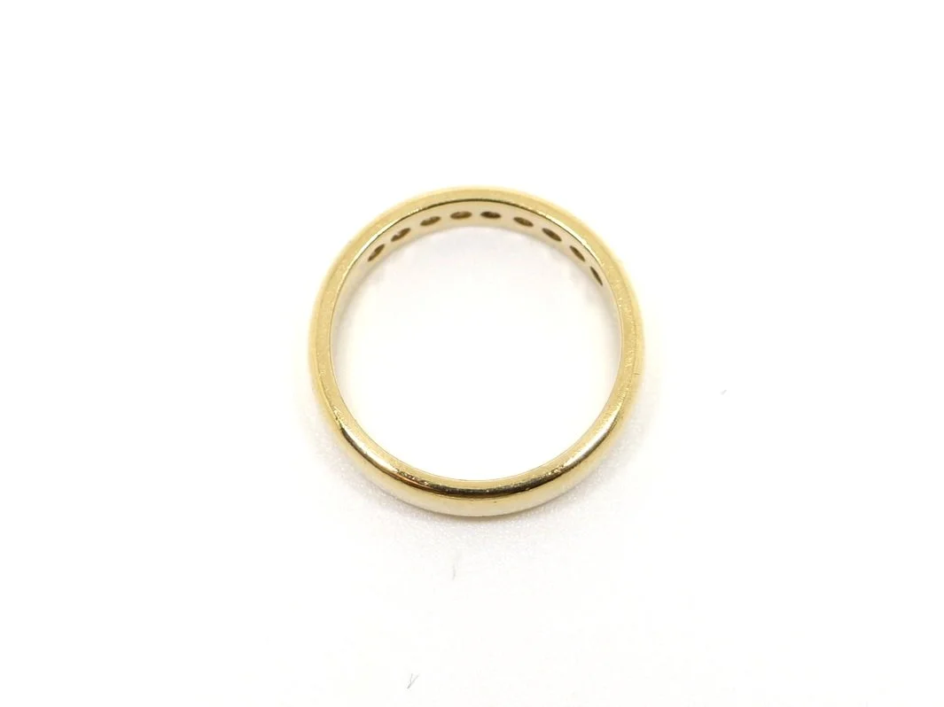 Lovely vintage chunky 18ct gold diamond half eternity ring, set with nine brilliant cut diamonds.