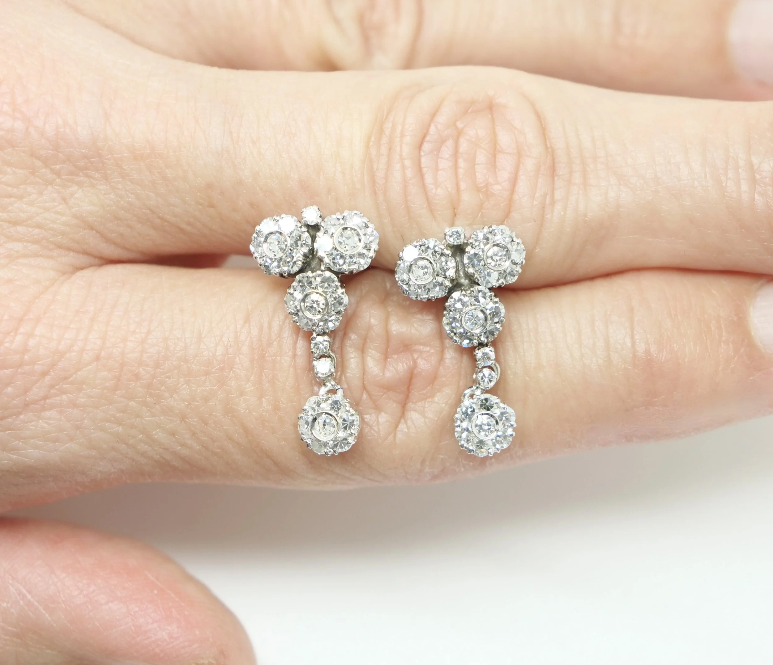 Beautiful vintage 18ct gold diamond drop earrings, set with stunning mini clusters of diamonds in this super design.
