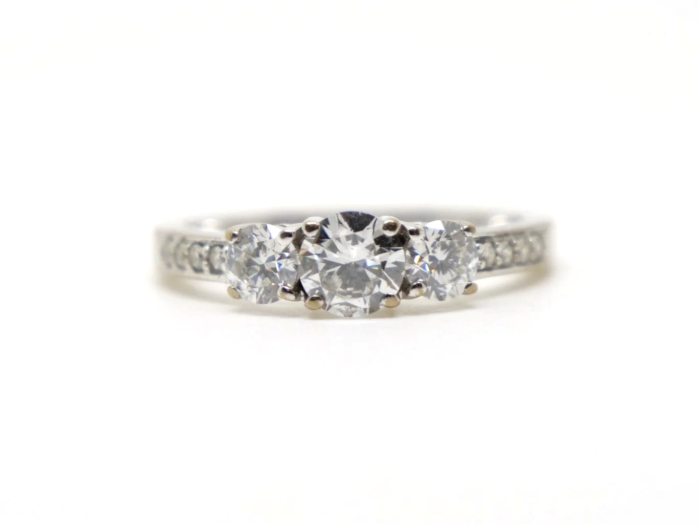 Very pretty 18ct gold diamond three stone ring, set with three graduated central diamonds, with further diamonds set to each shoulder.