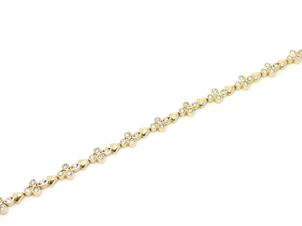 Beautiful 18ct gold diamond bracelet, in this lovely clover style design and set with 1.23ct diamonds (stamped).