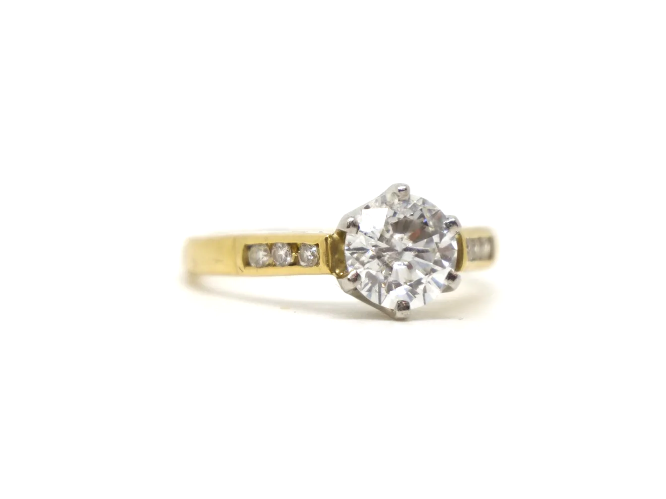 Stunning 18ct gold diamond solitaire ring, set with a very sparkly approximately 1ct diamond. Further diamonds to each shoulder.