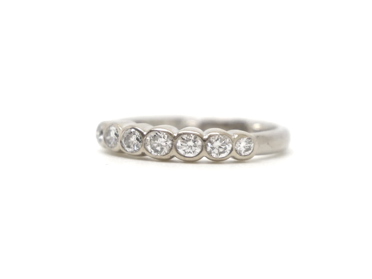 Vintage 18ct gold diamond ring, set with seven diamonds in a rubover setting. Approximately 0.5ct diamonds total.