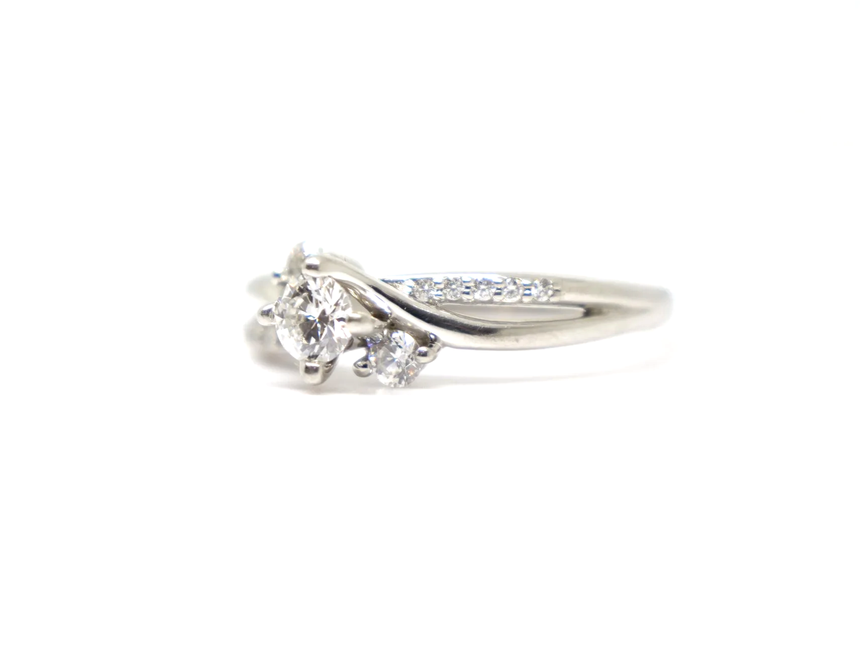 platinum diamond three-stone twist ring