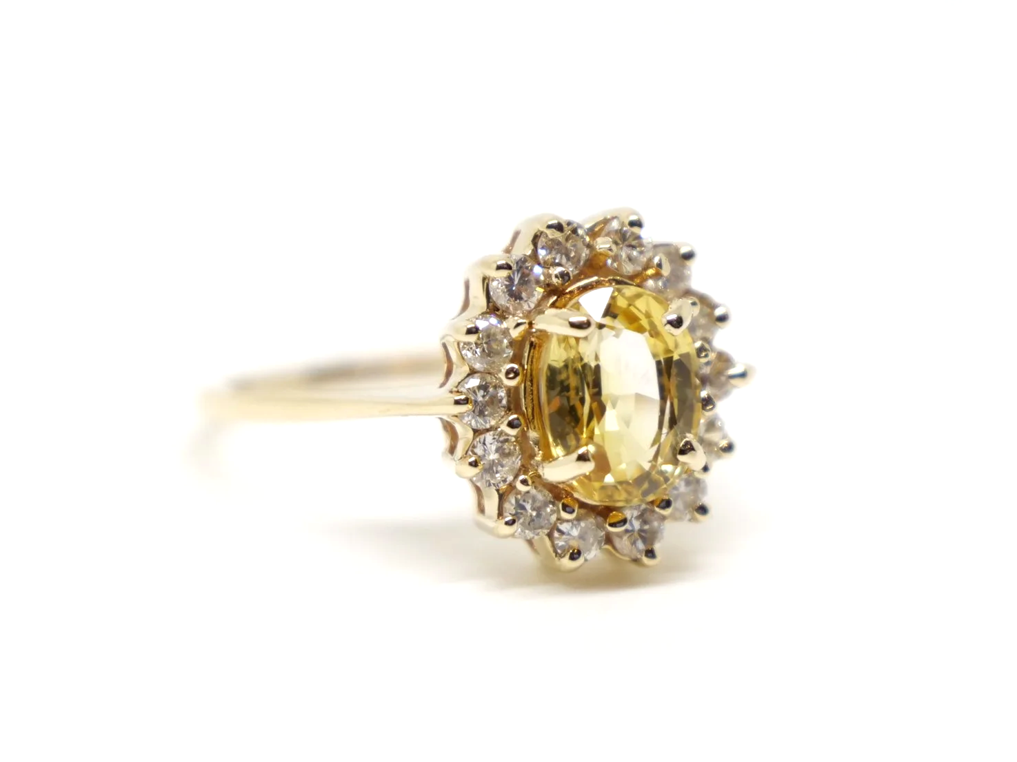 Beautiful 18ct gold yellow sapphire and diamond cluster ring, set with an oval cut yellow sapphire of approximately 2.1ct with a brilliant cut diamond surround.