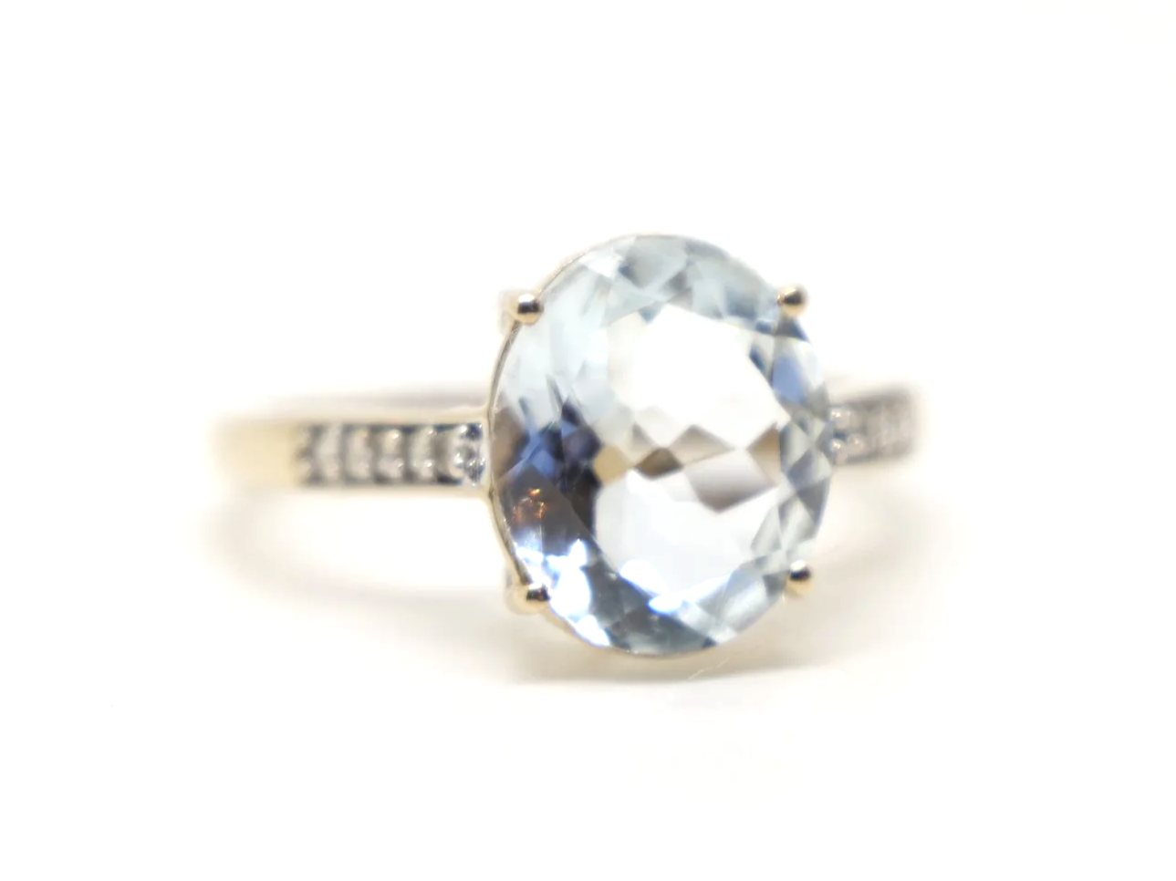 Lovely 10ct gold aquamarine and diamond cocktail ring, set with a large oval cut aquamarine with small diamonds to each shoulder.