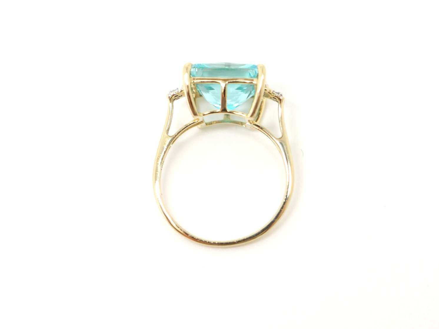 Large 9ct gold bright blue topaz and diamond coktail ring, set with a square cut blue topaz of approximately 5.8cts, with diamonds set to each shoulder.