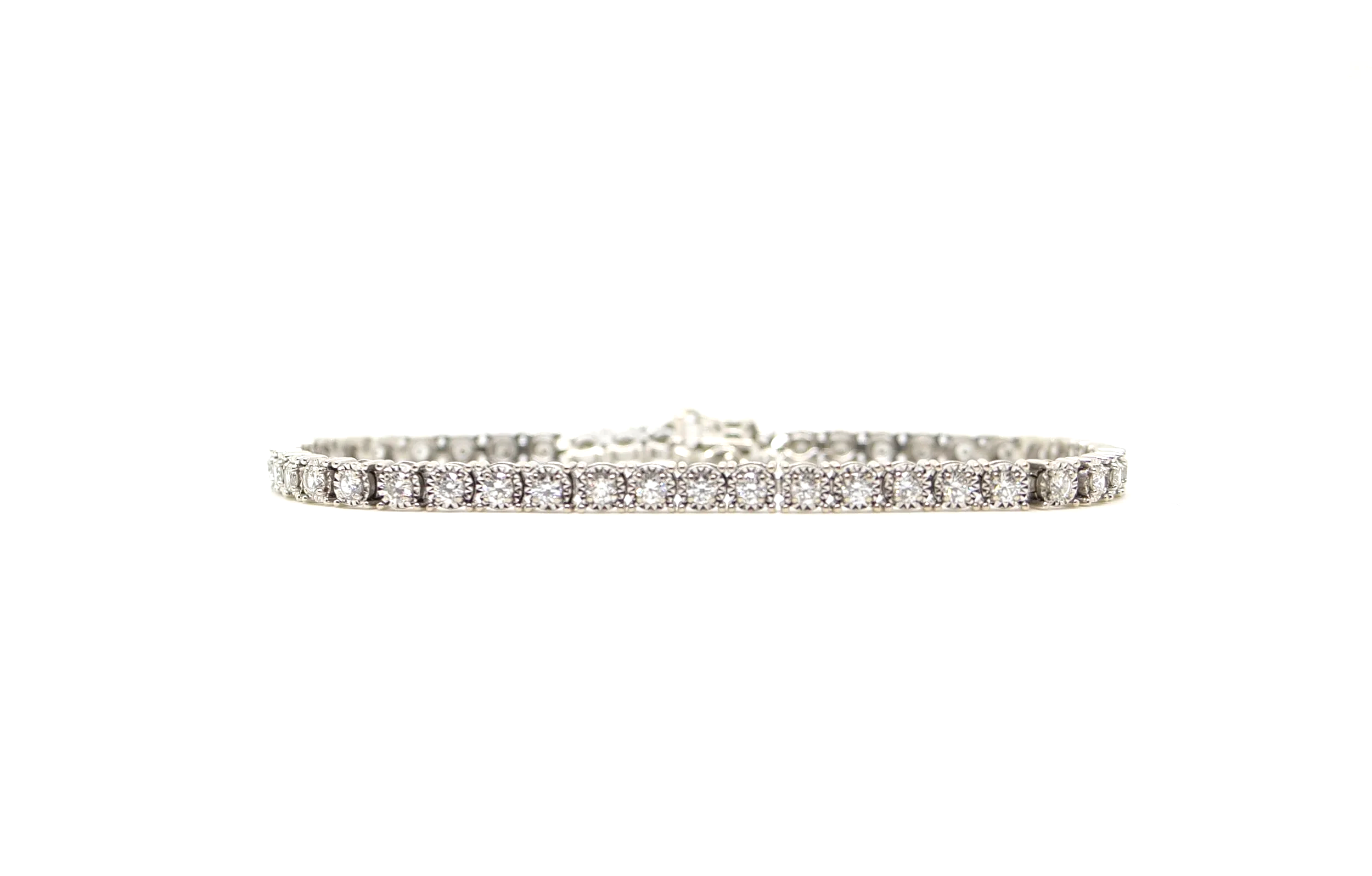 Gorgeous 18ct gold diamond tennis bracelet, set with brilliant cut diamonds in a lovely wide design. Approximately 2.5ct diamonds total.