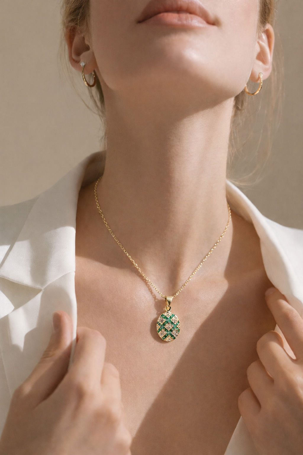 18ct Gold Emerald & Diamond Pendant & Chain