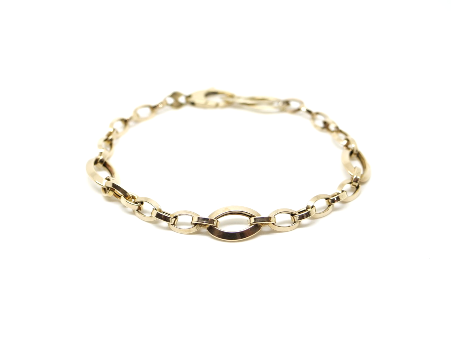 Vintage 9ct gold bracelet, with large lobster clasp and unusual double link clasp. Bracelet features paperchain design, with three larger decorative links.