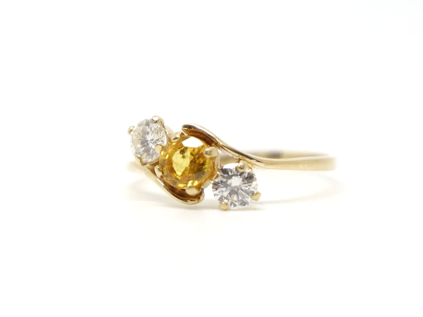 Lovely 14ct gold vintage twist design ring set with a yellow sapphire and two brilliant cut diamonds.