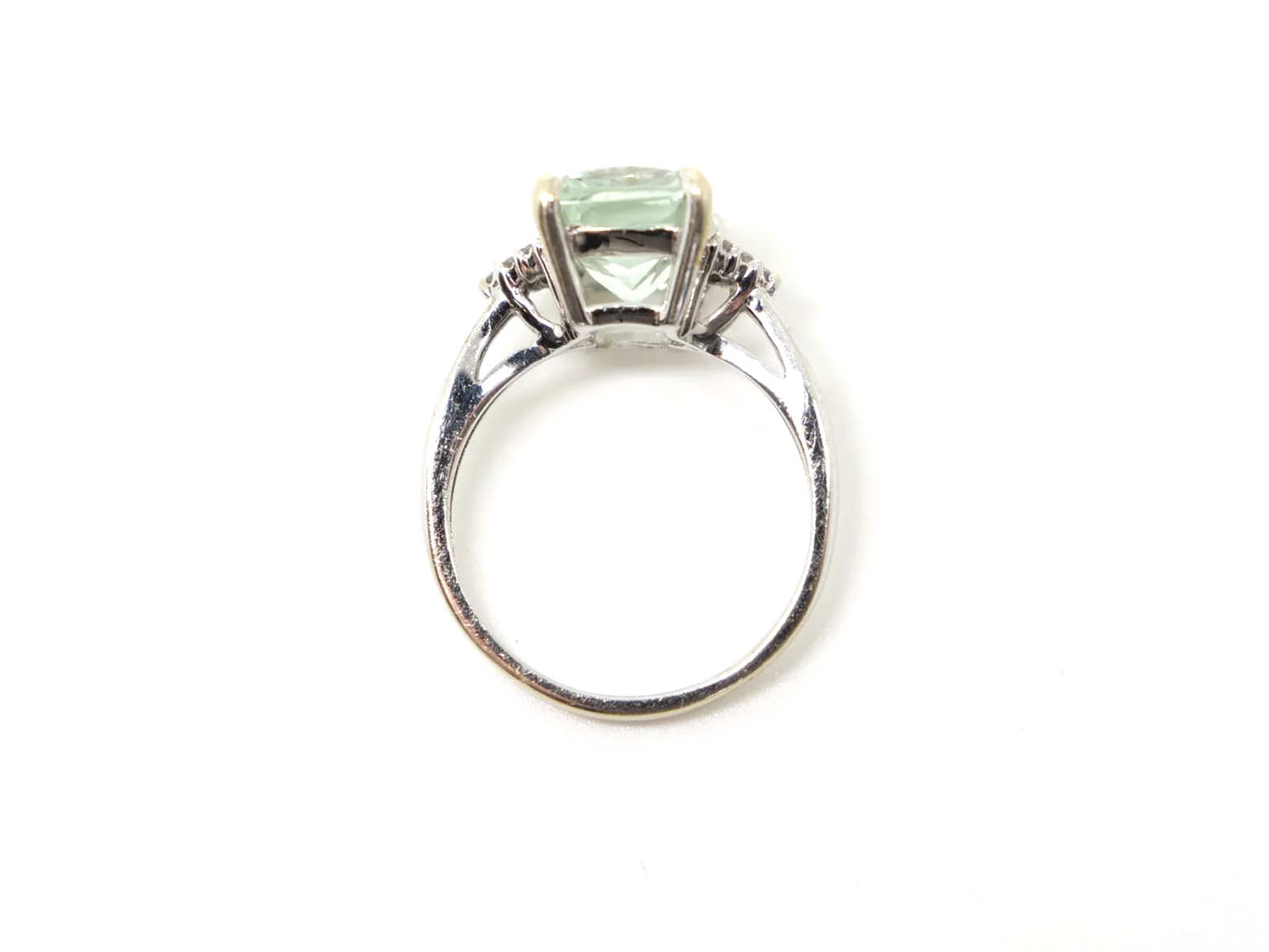 Lovely vintage 9ct gold cocktail ring set with a light green amethyst, with a cluster of small diamonds set to each shoulder.