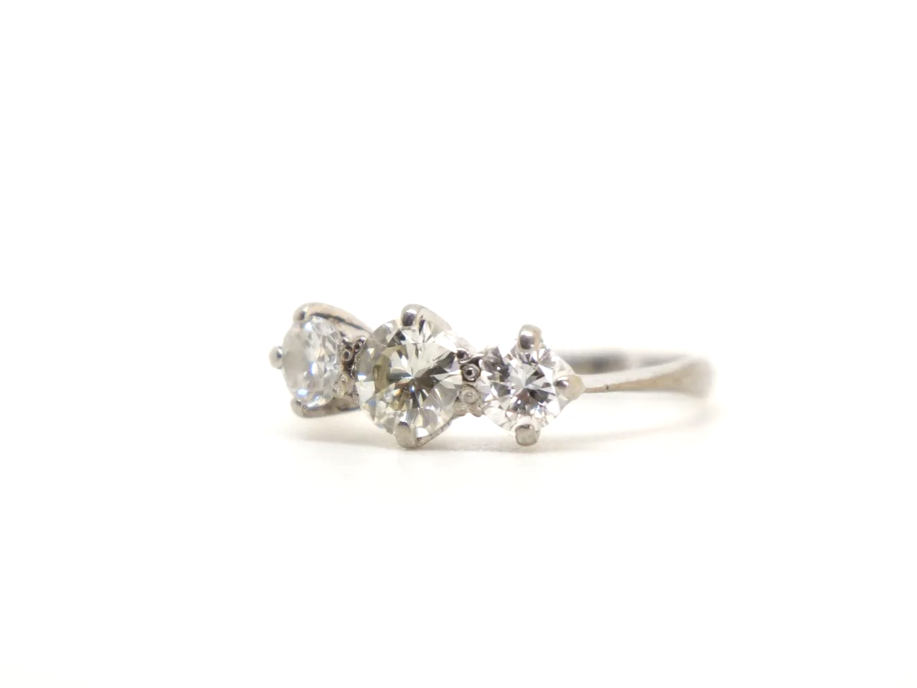 Classic vintage 18ct white gold diamond three-stone ring set with three round brilliant cut diamonds