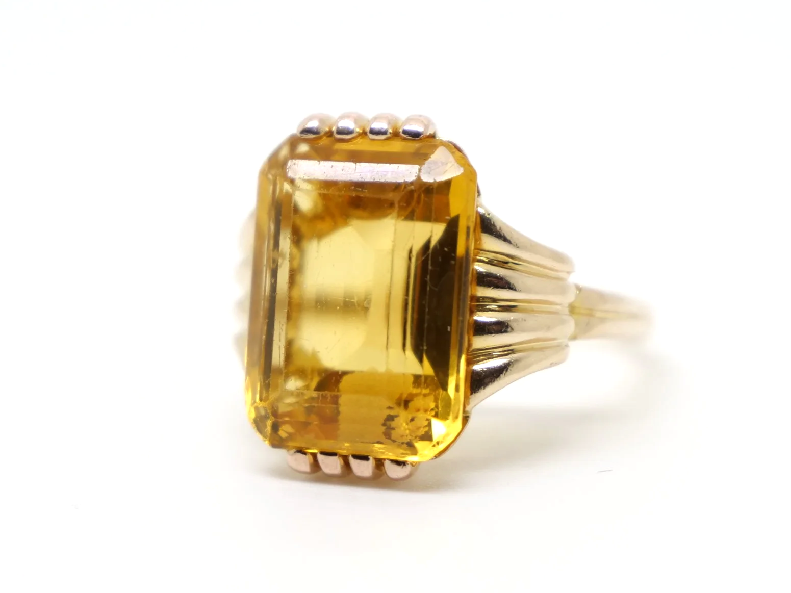 Lovely vintage 18ct gold citrine cocktail ring, set with a large emerald cut citrine and with decorative gold design to each shoulder.