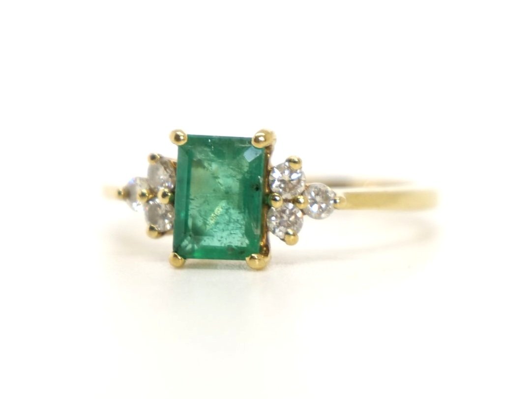Stunning 18ct gold emerald and diamond ring, set with a central emerald cut emerald of approximately 0.8ct, with three brilliant cut diamonds to each side.