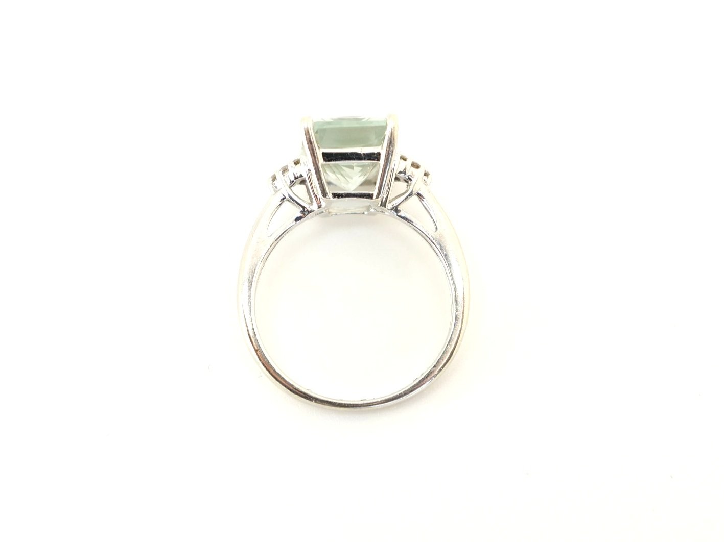 Lovely vintage 9ct gold cocktail ring set with a light green amethyst, with a cluster of small diamonds set to each shoulder.