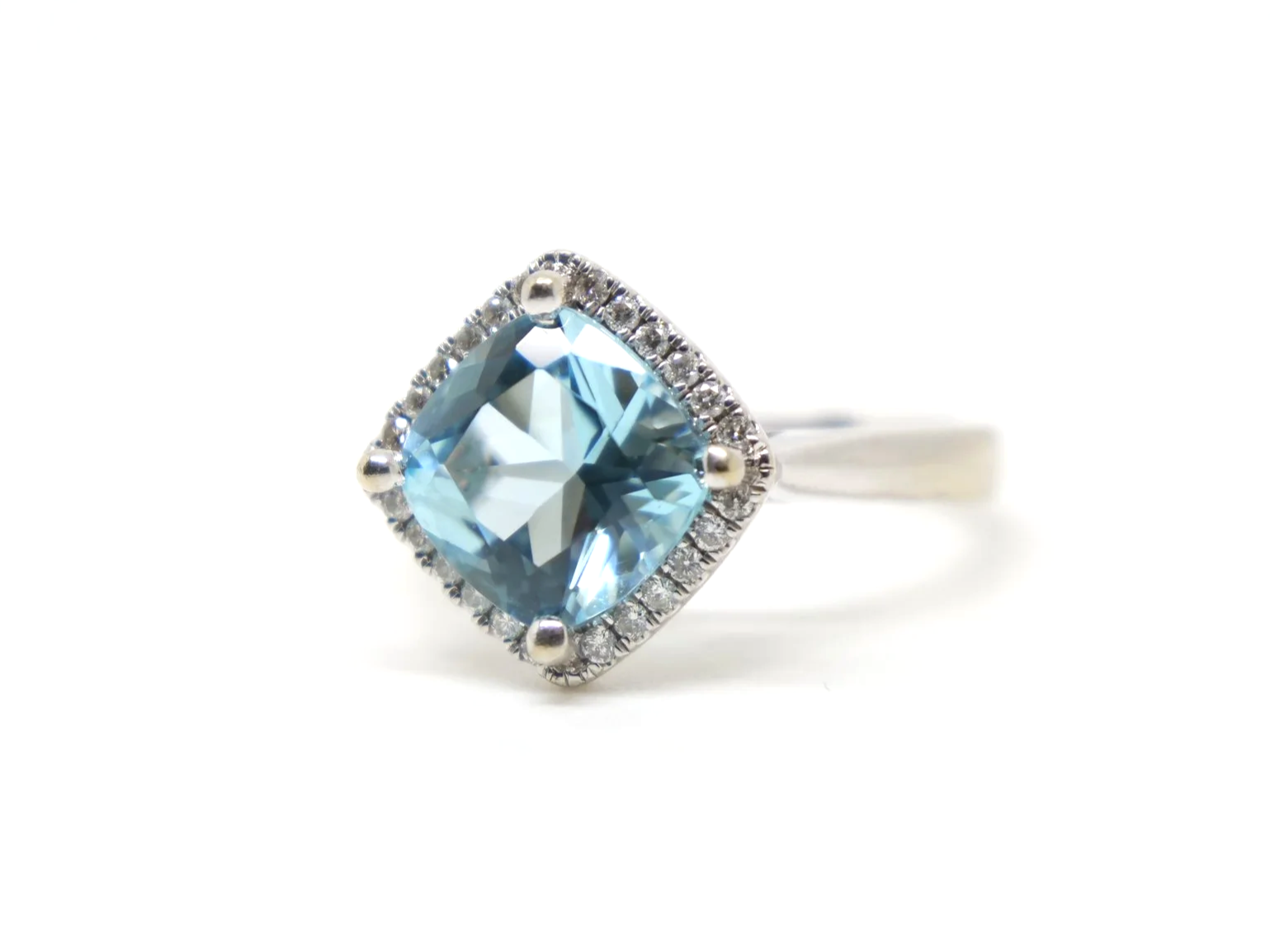 Beautiful contemporary 9ct gold blue topaz and diamond cocktail ring, set with a large cushion cut blue topaz of approximately 3.5ct with a brilliant cut diamond surround