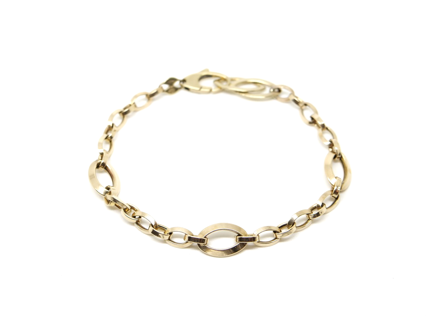 Vintage 9ct gold bracelet, with large lobster clasp and unusual double link clasp. Bracelet features paperchain design, with three larger decorative links.