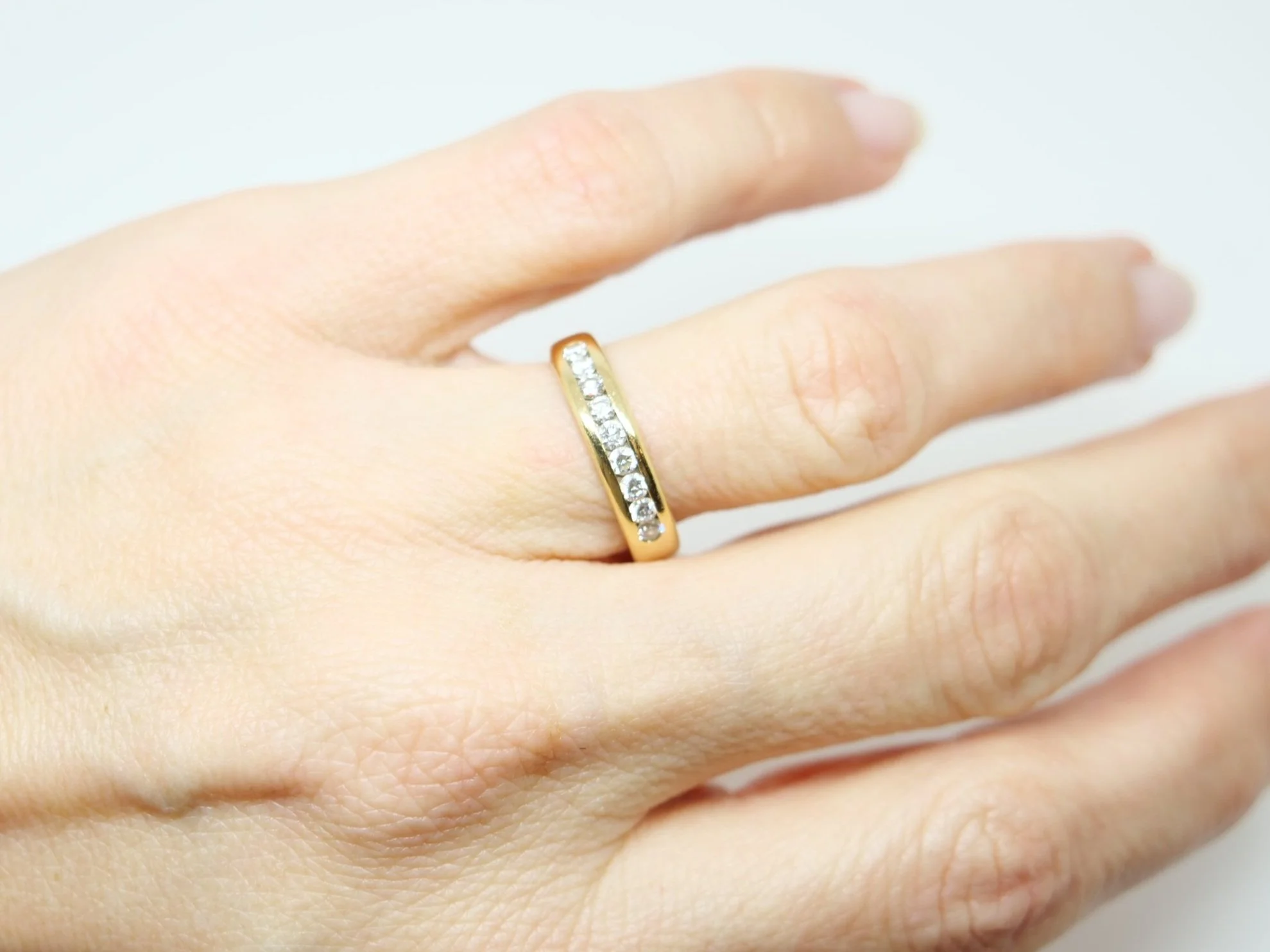 Lovely vintage chunky 18ct gold diamond half eternity ring, set with nine brilliant cut diamonds.