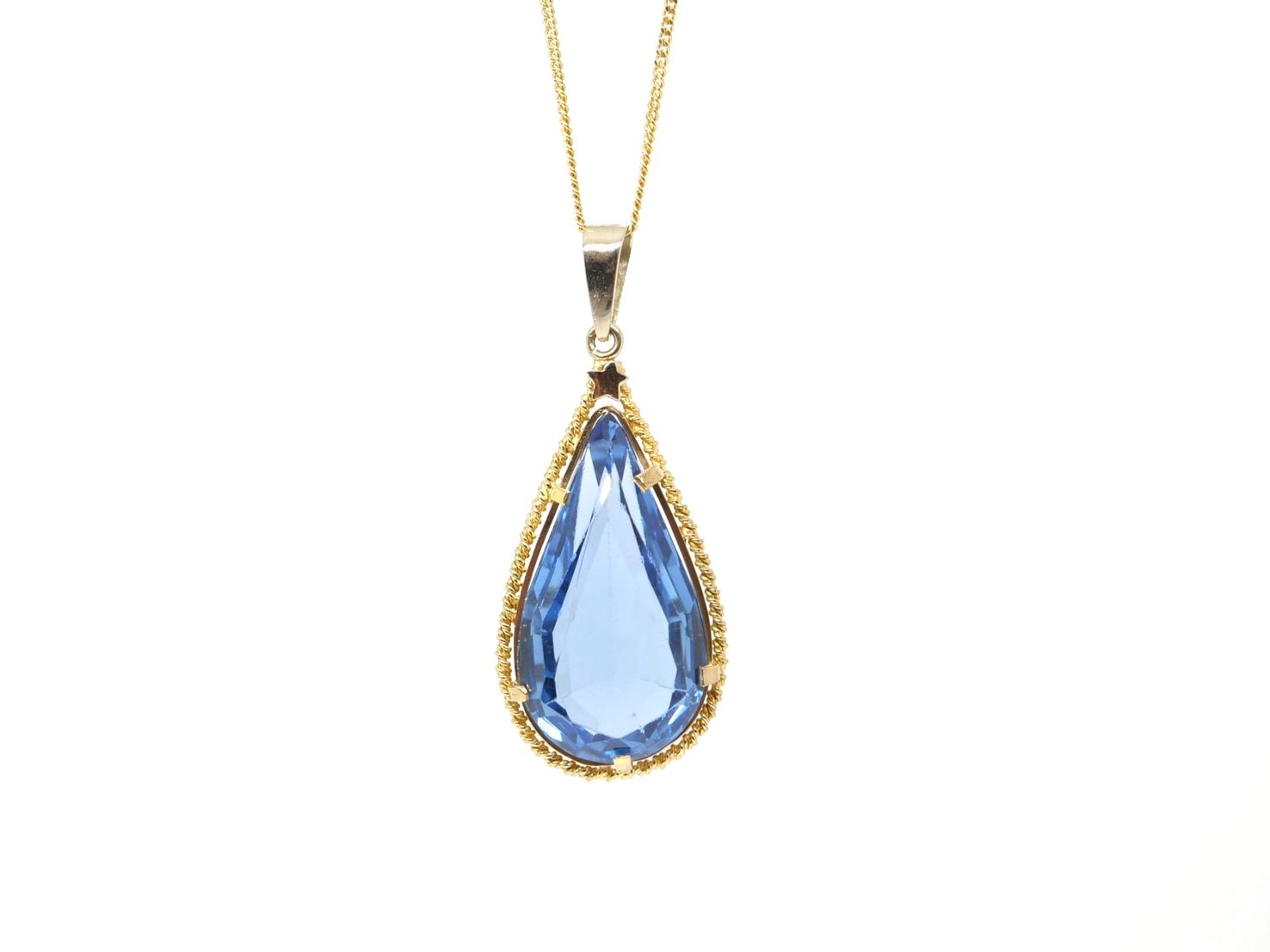Stunning statement vintage 18ct blue topaz pendant, set with a huge beautiful pear cut blue topaz of approximately 25cts in this lovely 18ct gold casing.