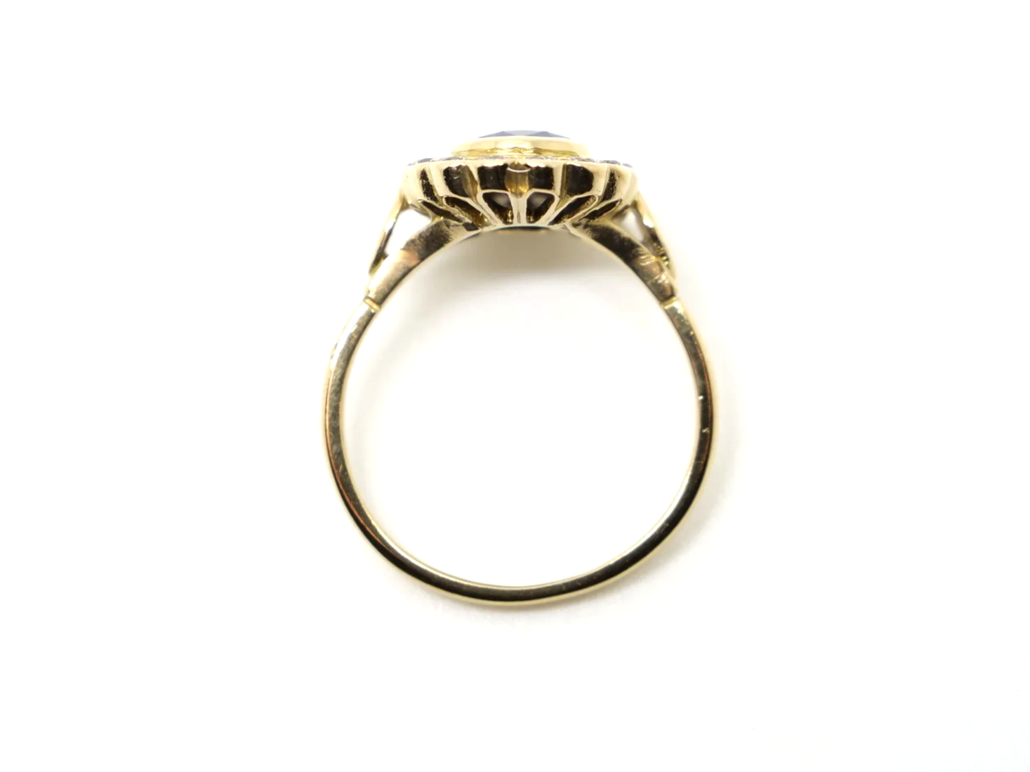 Super vintage 18ct gold sapphire and diamond ring, set with a large oval cut sapphire of approximately 1.85ct and surrounded by diamonds.