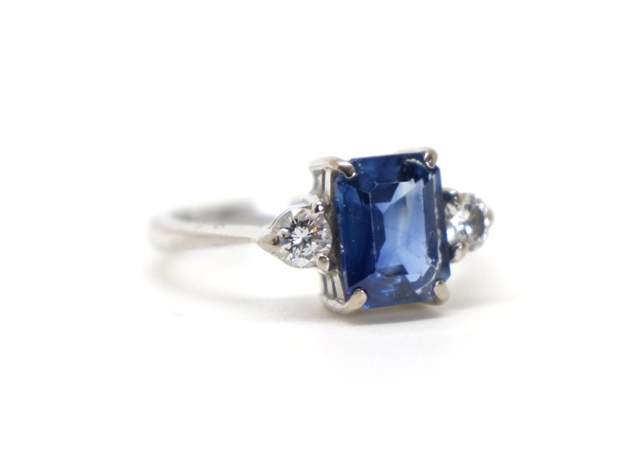 Lovely vintage 18ct gold sapphire and diamond three stone ring, set with a centre emerald cut sapphire of approximately 1.75cts, with a brilliant cut diamond to each side.