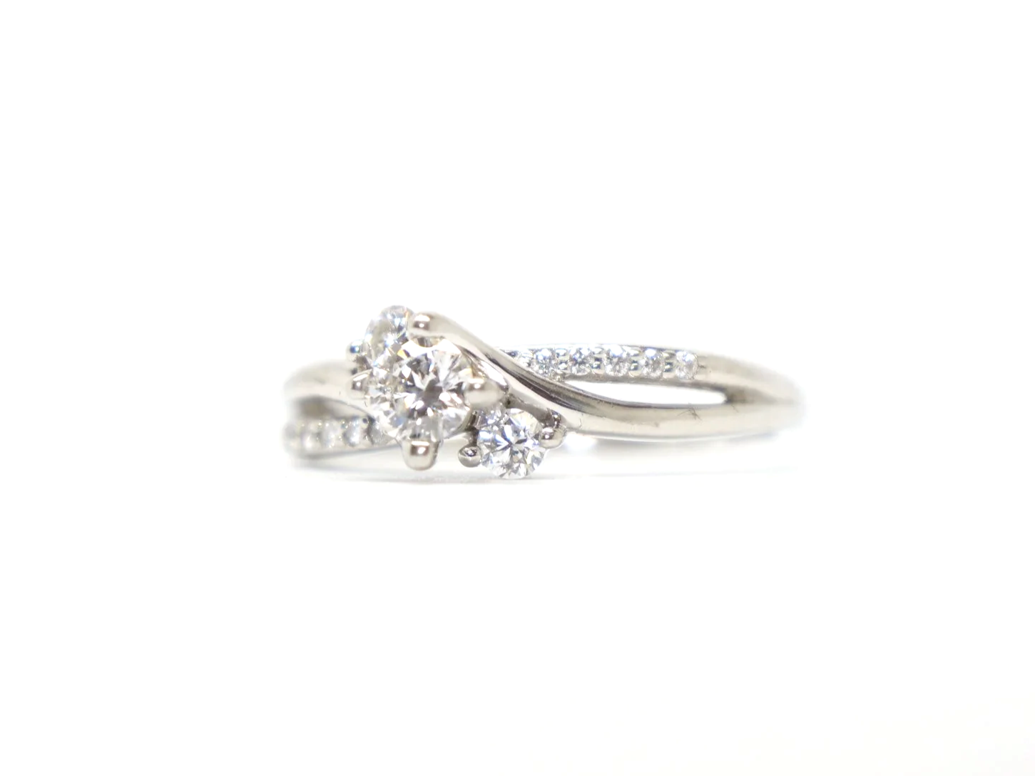 platinum diamond three-stone twist ring