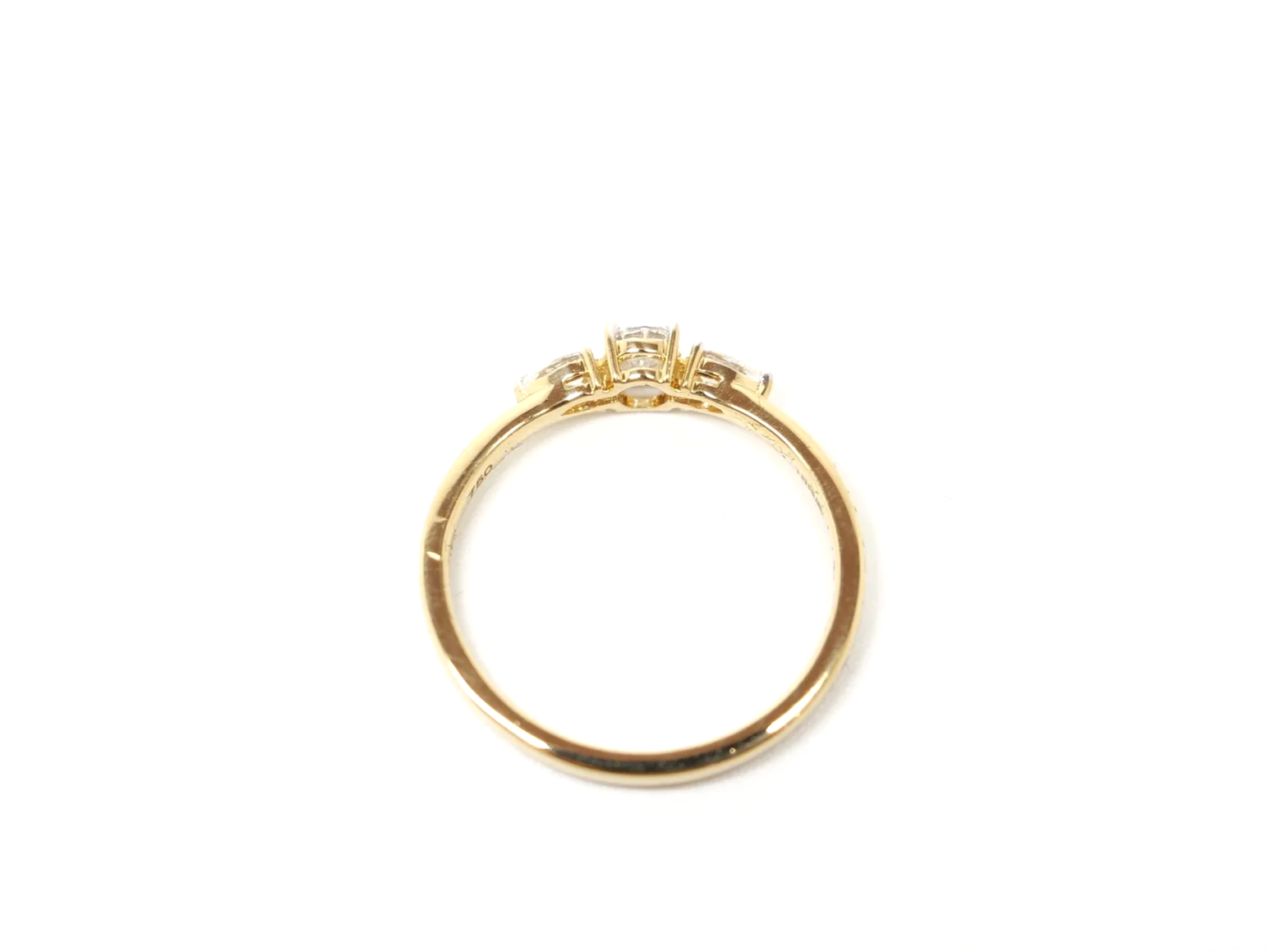 18ct yellow gold three-stone diamond ring, set with an oval brilliant-cut diamond at the centre, with a pear-cut diamond to each side