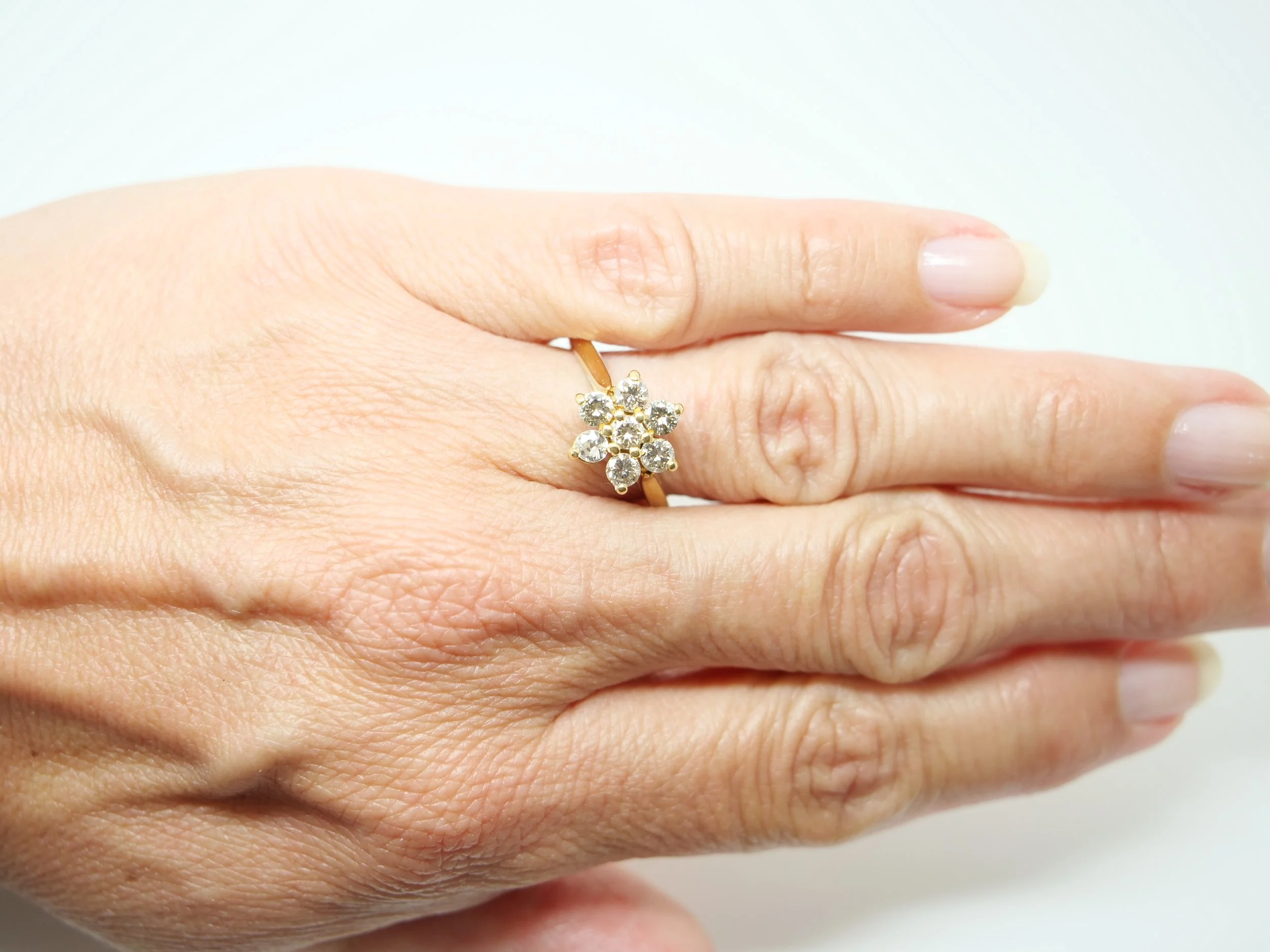 18ct yellow gold diamond daisy cluster ring