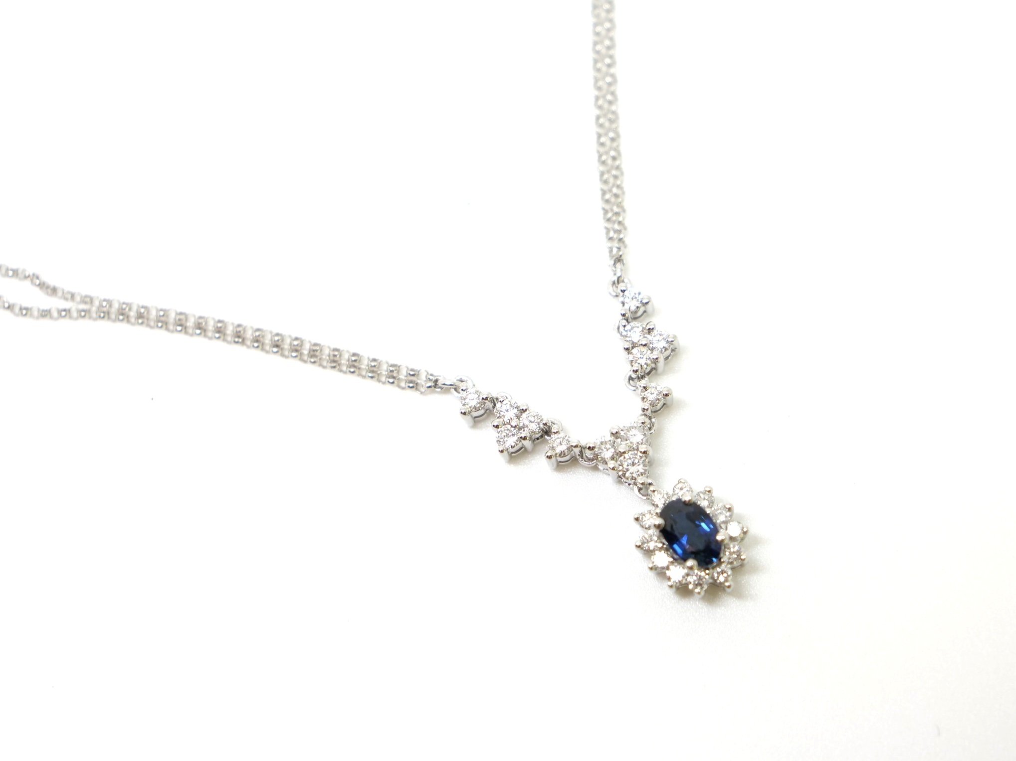 Stunning 14ct gold necklace, set with a lovely oval cut sapphire, which is surrounded by diamonds. Further diamonds set into necklace, with a double row chain.