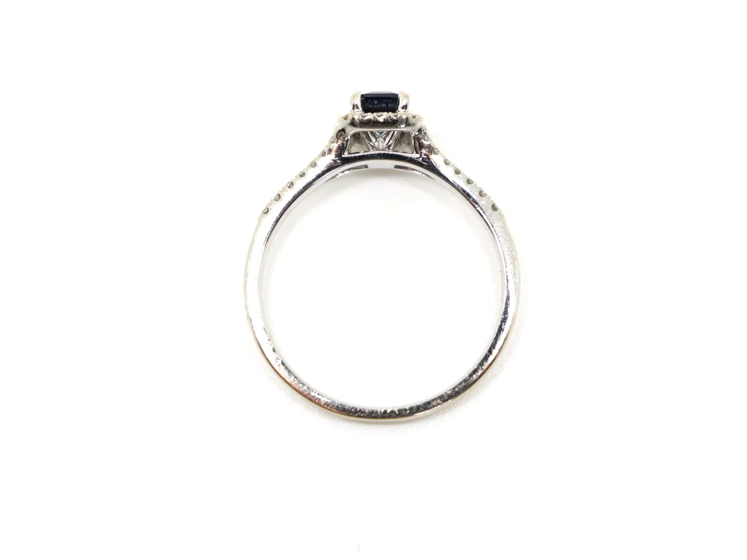 Very pretty contemporary 18ct gold sapphire and diamond ring, set with an emerald cut sapphire with diamond halo.