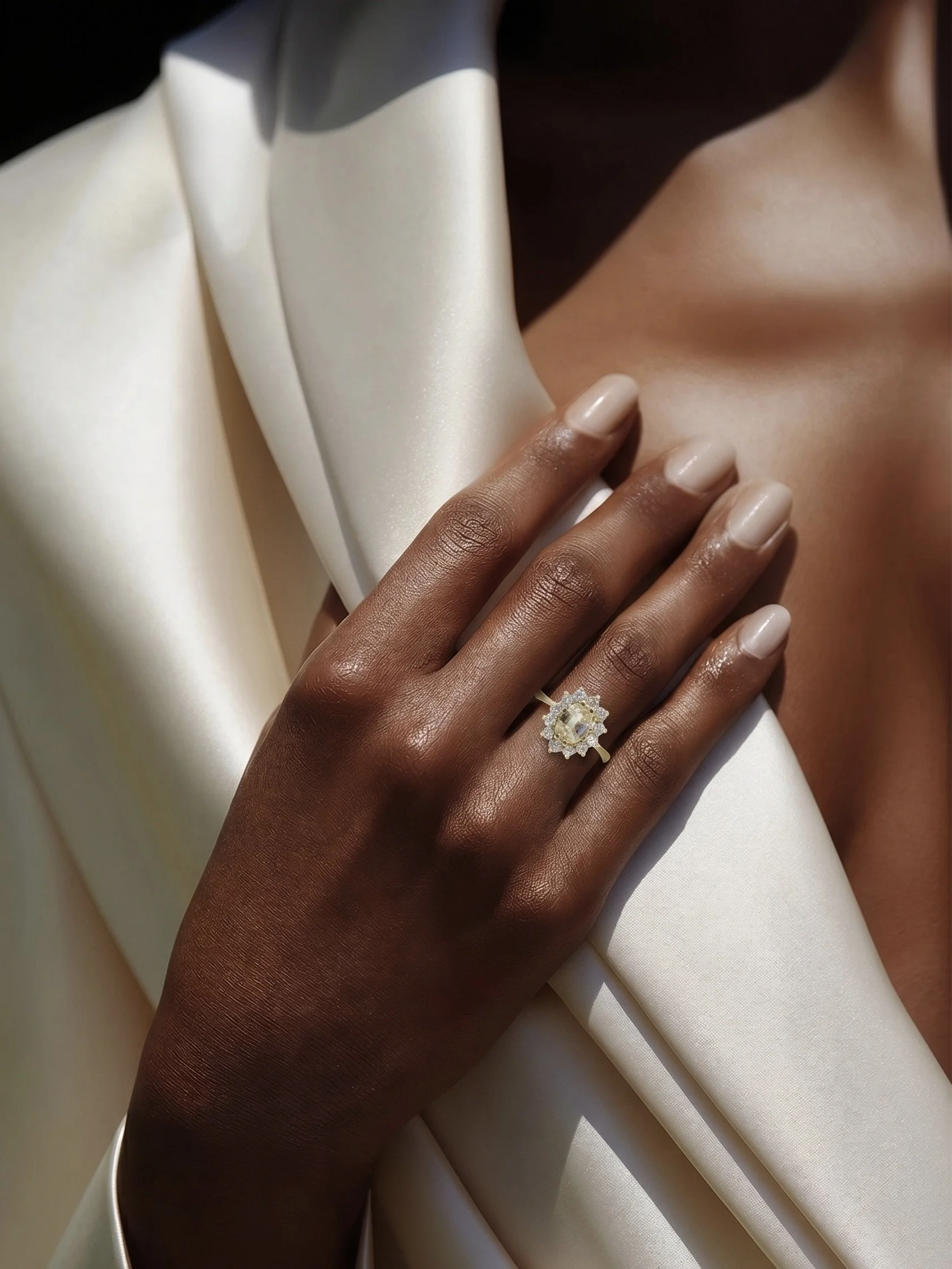 Very pretty 18ct gold yellow sapphire and diamond cluster ring, set with an oval cut yellow sapphire and surrounded by diamonds.
