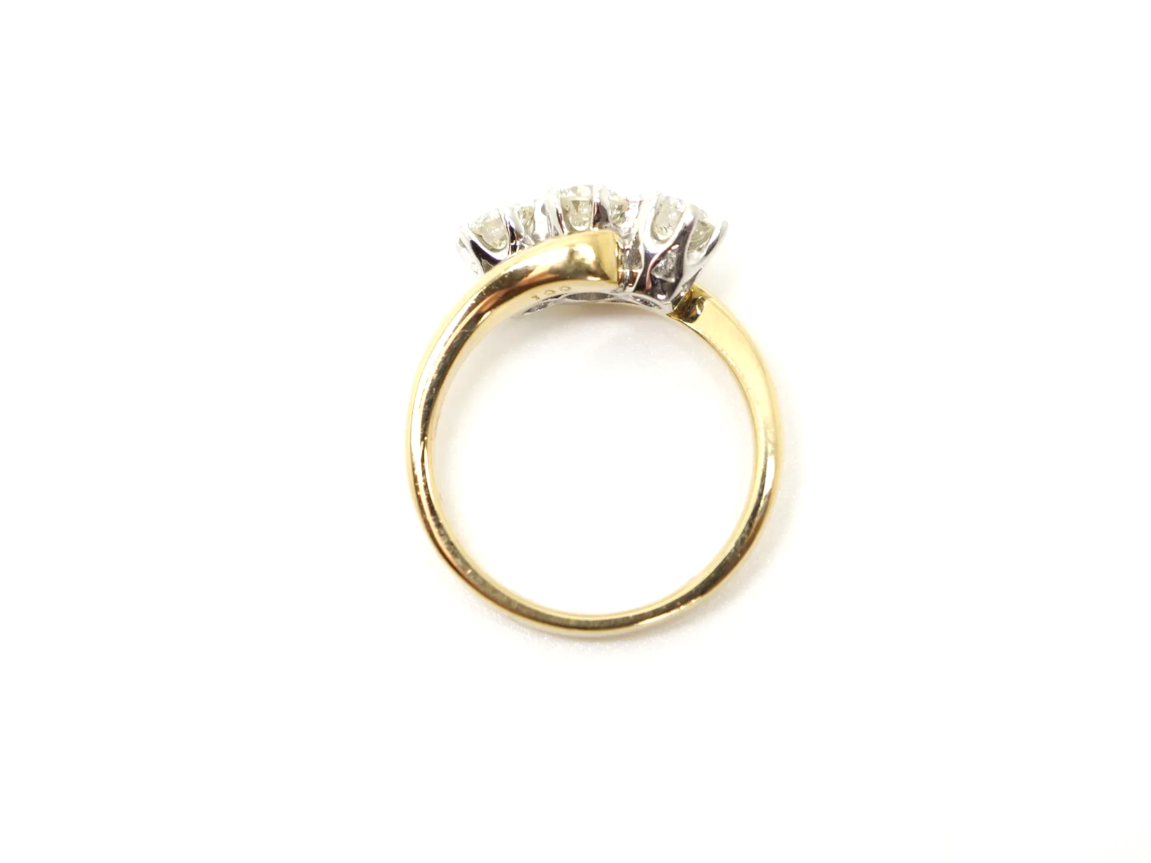 Gorgeous vintage 18ct gold diamond three stone ring in a lovely twist design, set with three bright and sparkly diamonds of approximately 1ct.
