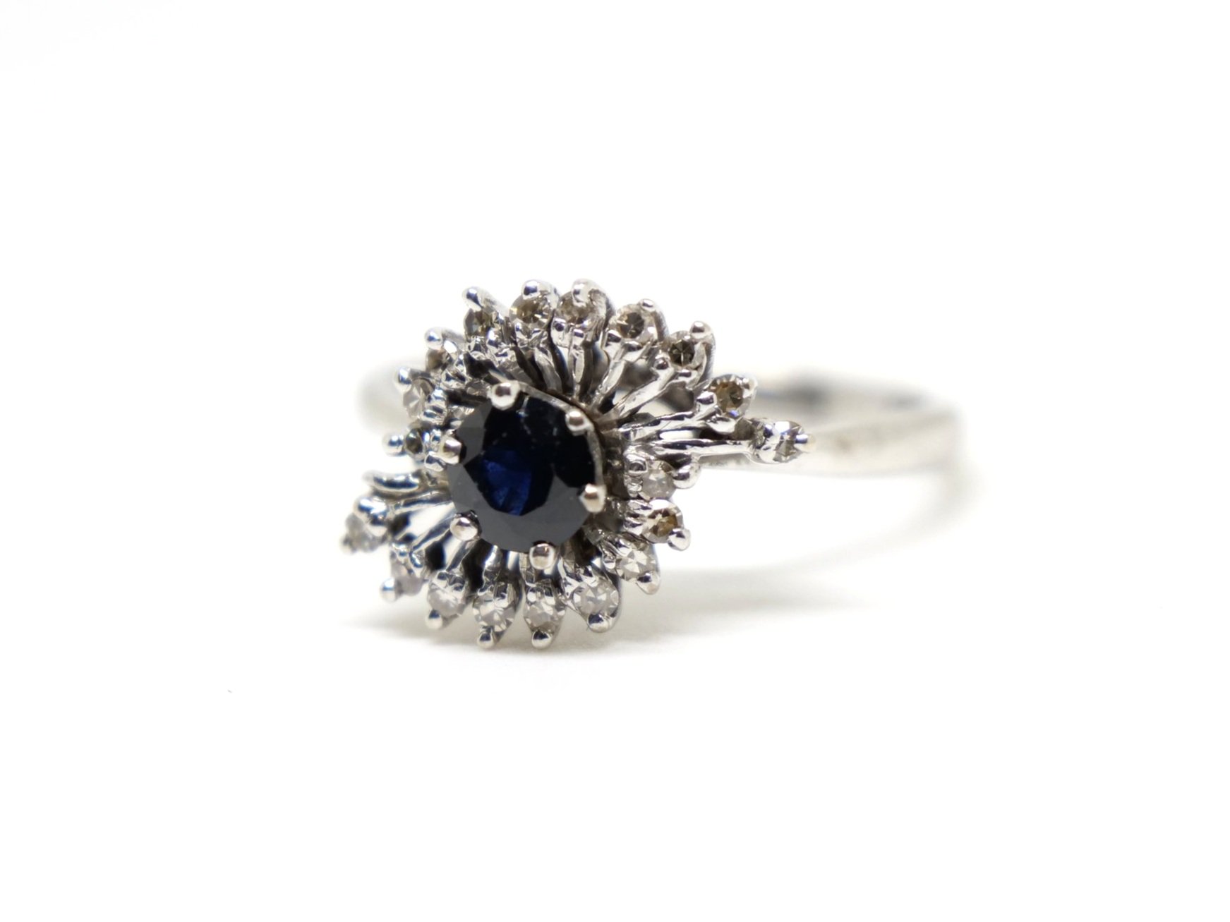 Unusual vintage 18ct gold sapphire and diamond ring, set with a central round cut sapphire, with a spray of diamonds both above and below.