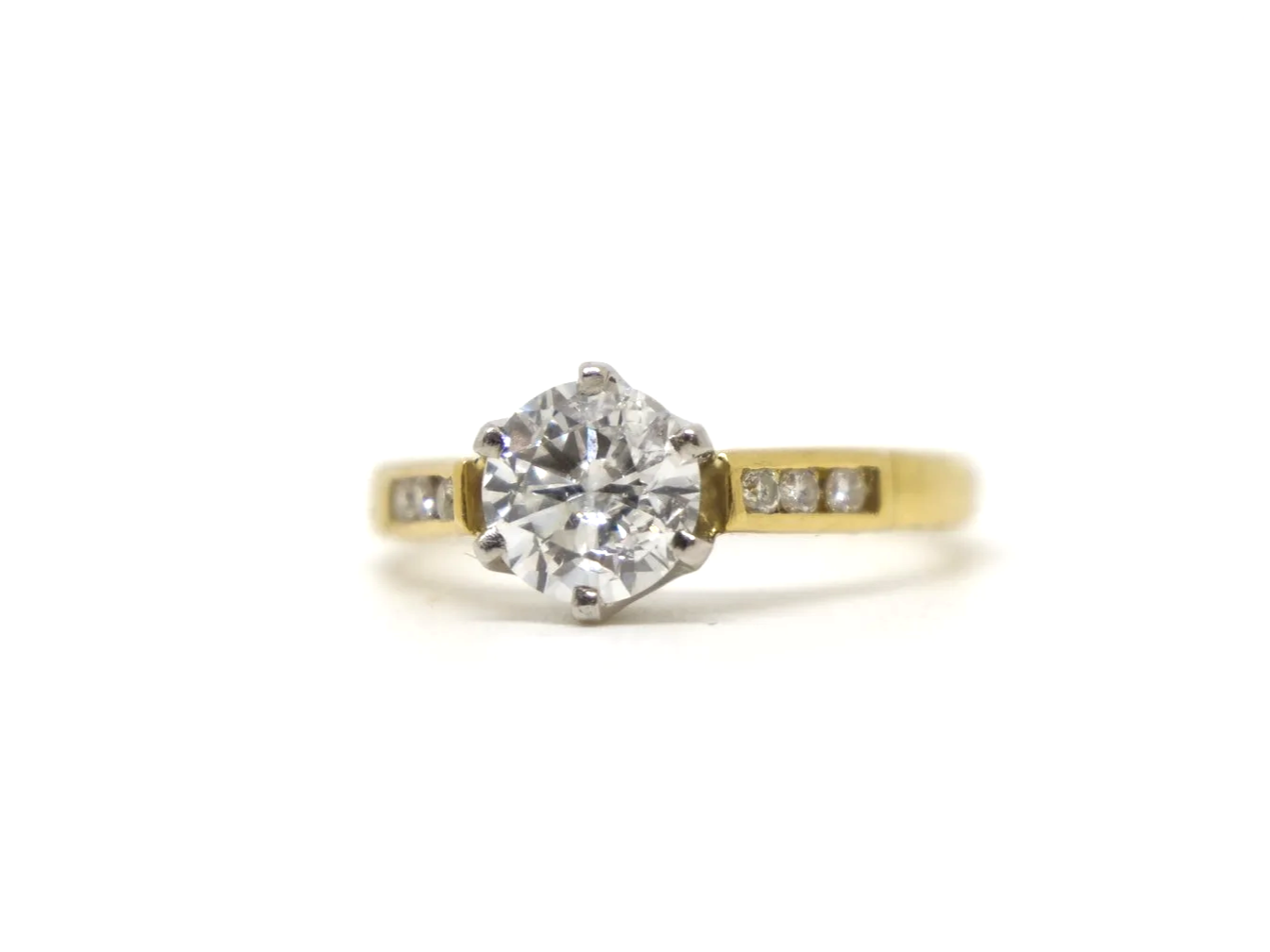 Stunning 18ct gold diamond solitaire ring, set with a very sparkly approximately 1ct diamond. Further diamonds to each shoulder.