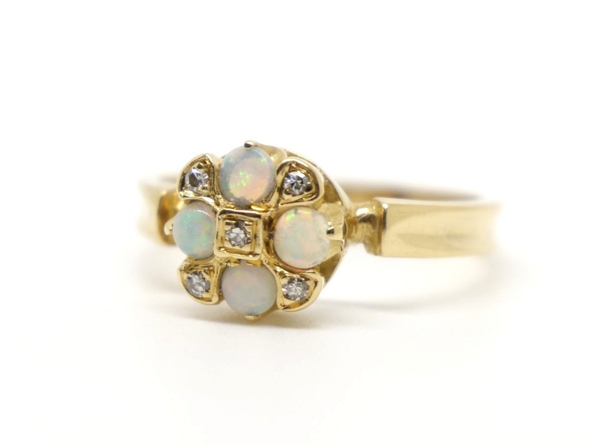 Lovely vintage 18ct gold opal and diamond ring made in Edwardian style, set with a four opals and five small diamonds with a pretty shoulder design.