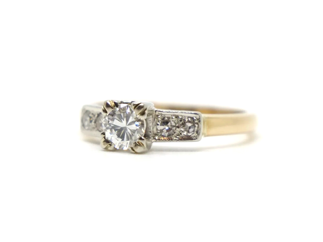 Stunning vintage 18ct gold diamond solitaire ring, set with a central brilliant cut diamond and with further small diamonds to each shoulder.