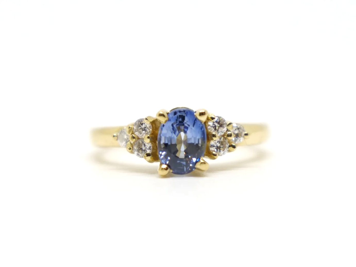 18ct gold ring with central oval sapphire and diamond shoulders
