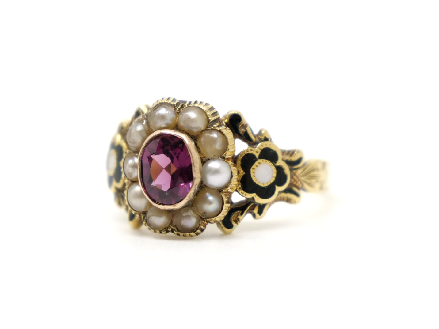 Lovely 18ct gold Georgian garnet and seed pearl ring, set with an oval cut garnet and surrounded by seed pearls. Black enamel flower design to each shoulder.