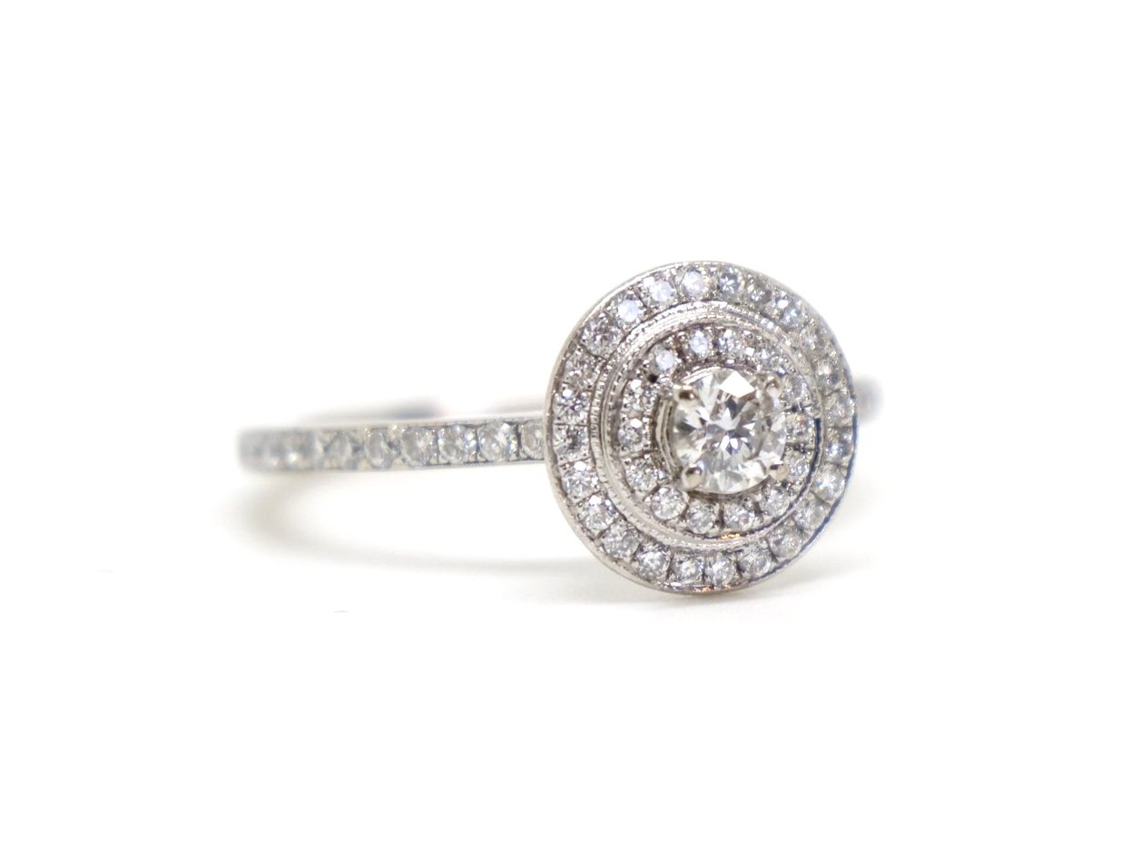 Stunning 14ct gold diamond ring, set with a central brilliant cut diamond and surrounded by two circles of diamonds. Further diamonds to each shoulder. Very sparkly!!