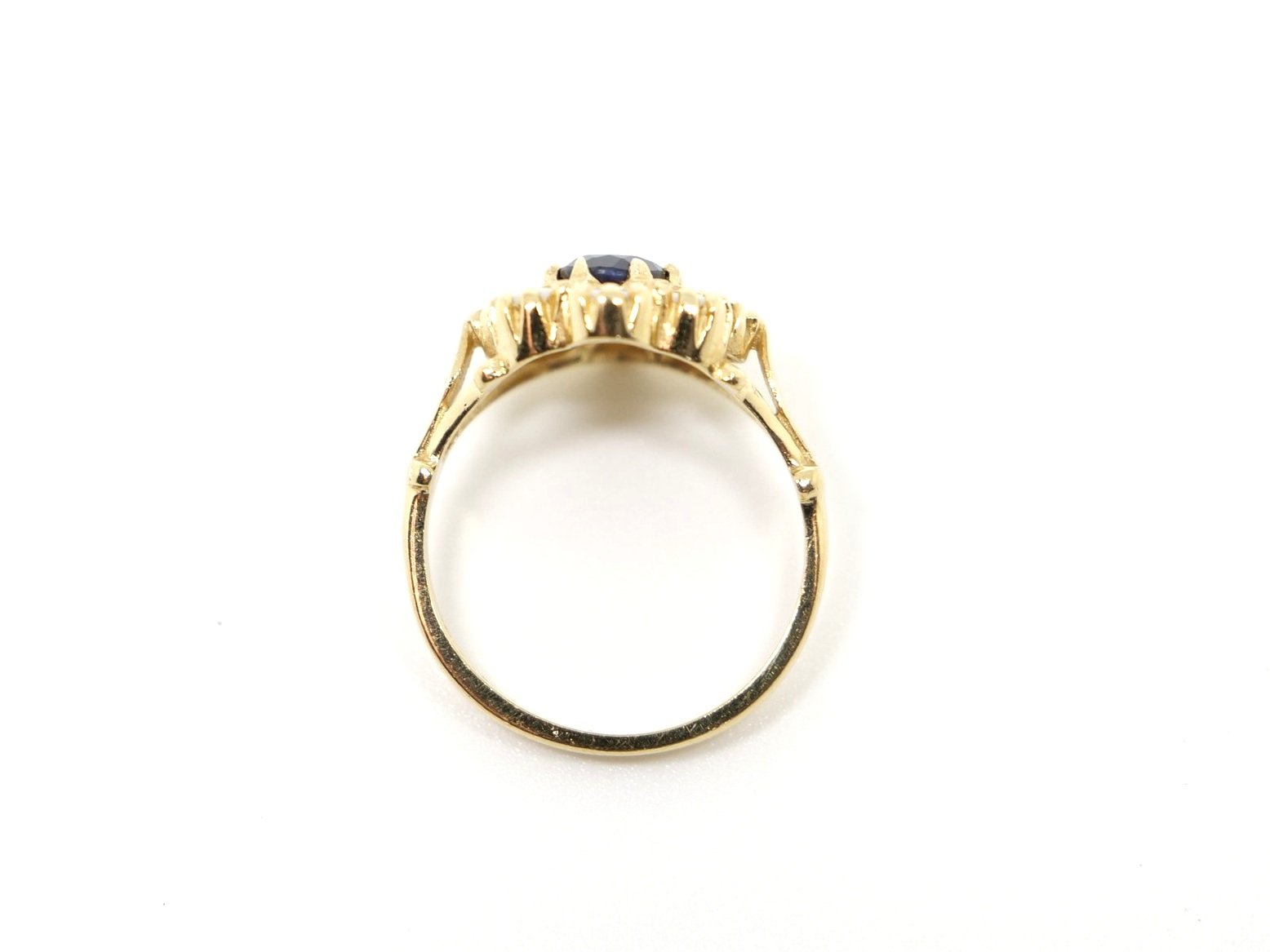 Super vintage 14ct gold sapphire and opal ring, set with a central approximately 1ct oval cut sapphire and surrounded by round cut opals.