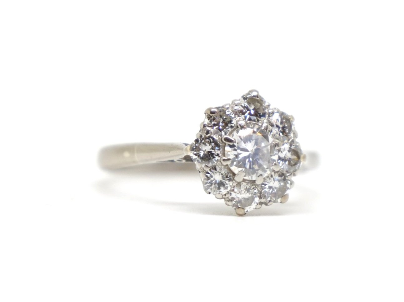 Very sparkly 18ct gold diamond daisy ring, set with a central brilliant cut diamond of approximately 0.5ct, with eight further brilliant cut diamonds. Total diamond weight approximately 1.1ct.