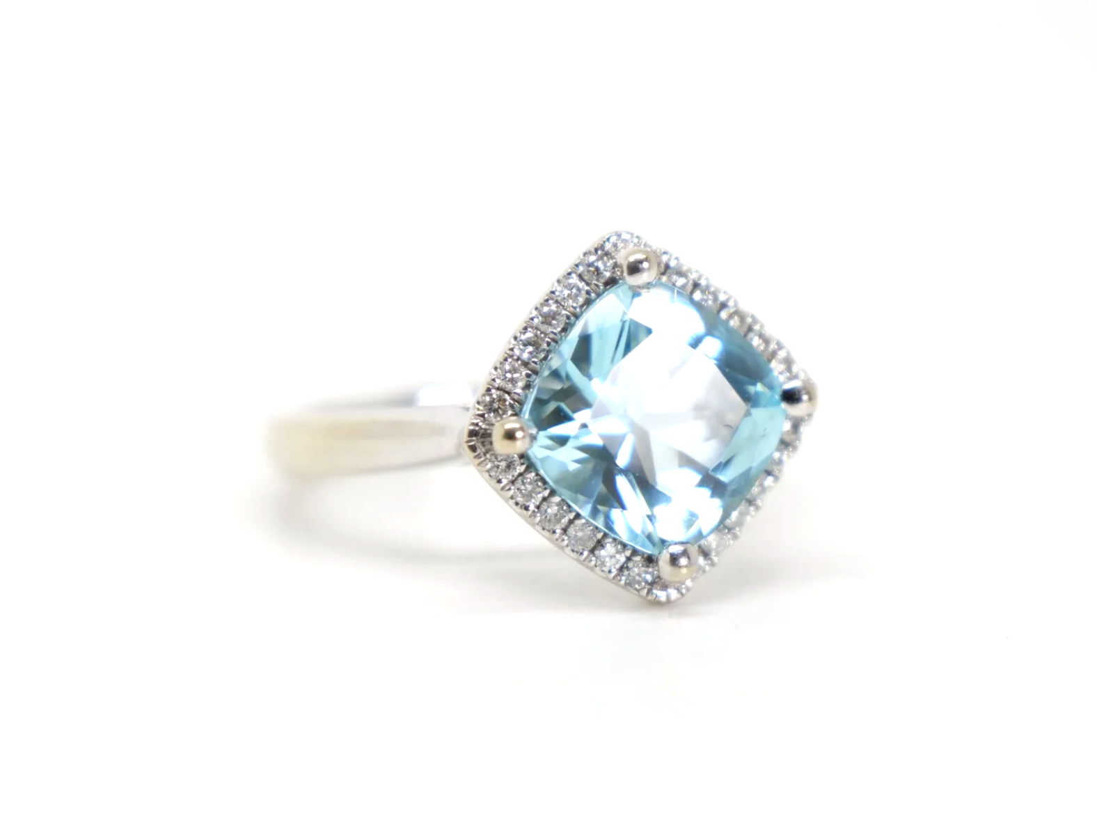 Beautiful contemporary 9ct gold blue topaz and diamond cocktail ring, set with a large cushion cut blue topaz of approximately 3.5ct with a brilliant cut diamond surround