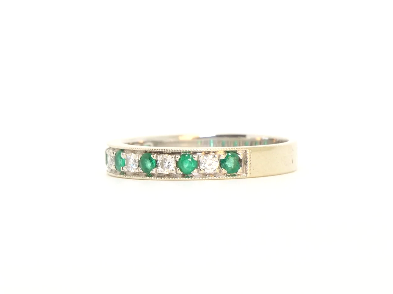 Very pretty 18ct gold emerald and diamond half eternity ring, set with seven emeralds and six diamonds.