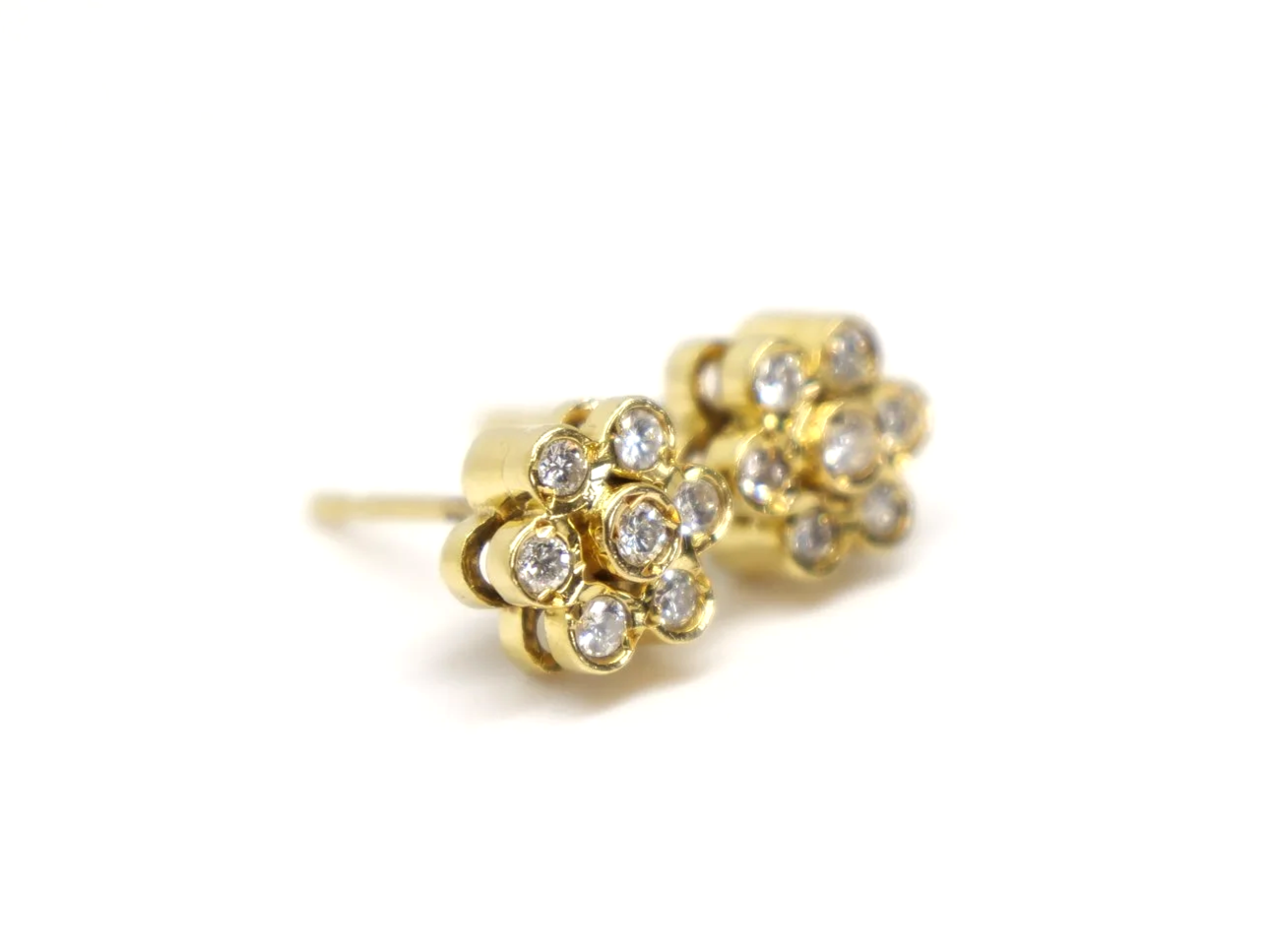 18ct yellow gold diamond flower cluster stud earrings